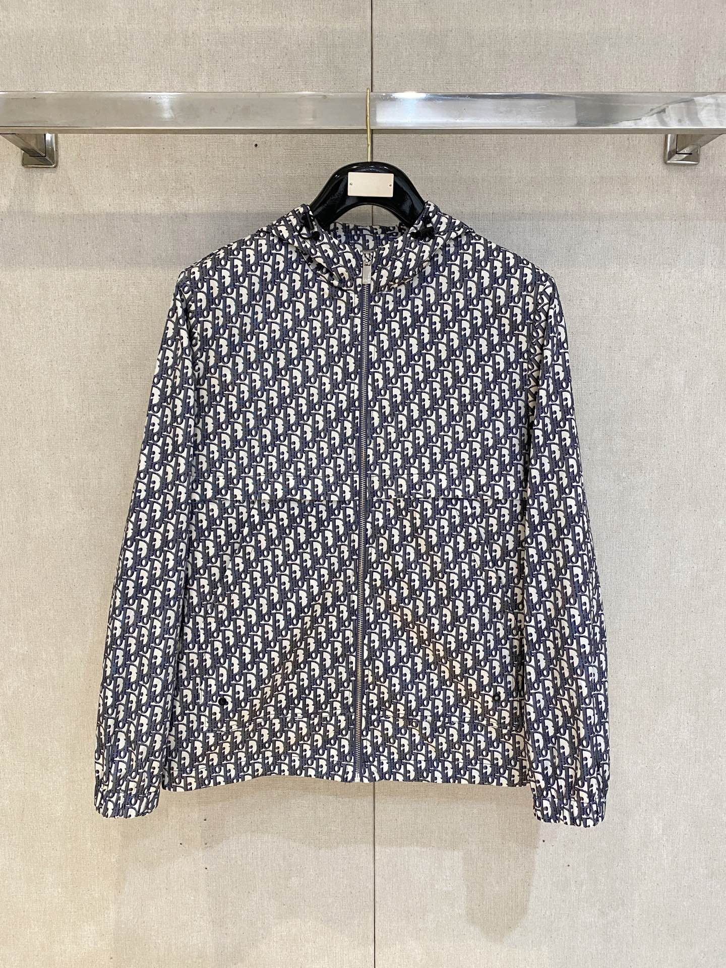 NO:728333,Support Dior’s high-quality 2026 autumn and winter new jackets. The new products on the show are in perfect condition. The memory fabrics are comfortable and warm, and the colors are full and attractive. The very outstanding design can easily enhance the fashion sense. The workmanship is extremely sophisticated and rigorous, and the wiring is neat and meticulous!  A masterpiece from a famous designer!  The upper body does not look bloated and is super handsome!  Size M~3XL (48-56) Multi-color,,dior,jackets & coats,jackets & coats,19860909支持年后迪奥 高品质2026秋冬新款夹克外套,秀场新品品相非常完美,记忆面料舒适保暖,色泽饱满诱人,非常出彩的设计,轻松将时髦感进阶,做工极为考究严谨,走线工整细致！大牌设计师巨作！上身不显臃肿、超级帅气！ 码数M~3XL（48-56） 多颜色,,dior,jackets & coats,jackets & coats,,Men's clothing