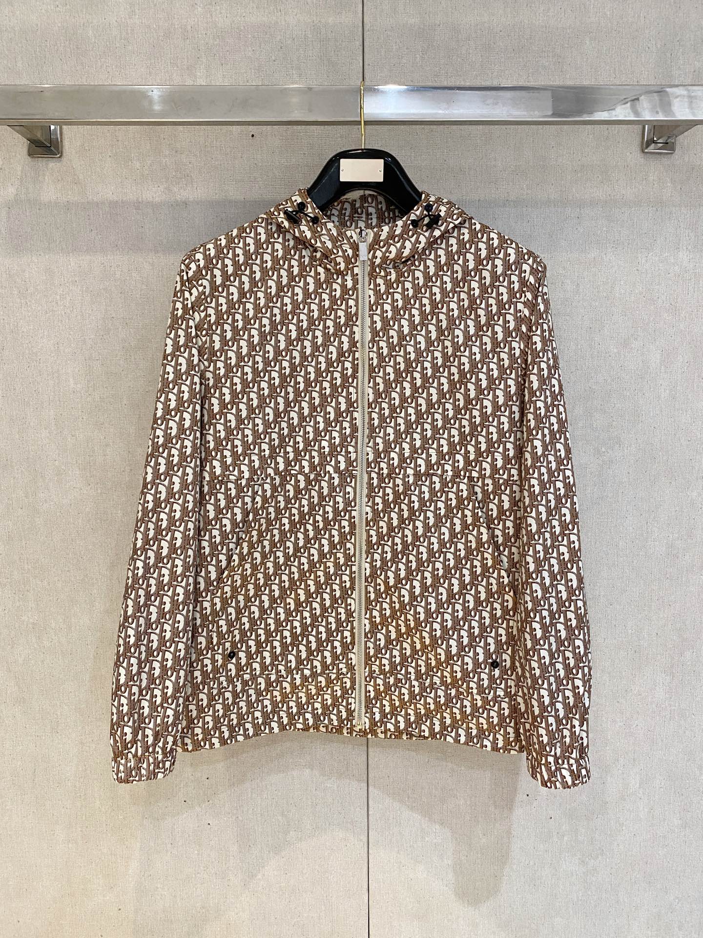 NO:728329,Support the new Dior high-quality 2026 autumn and winter new jackets after the new year. The new products on the show are in perfect condition. The memory fabrics are comfortable and warm, and the colors are full and attractive. The very outstanding design can easily enhance the fashion sense. The workmanship is extremely sophisticated and rigorous, and the wiring is neat and meticulous!  A masterpiece from a famous designer!  The upper body does not look bloated and is super handsome!  Size M~3XL (48-56) Multi-color,,dior,jackets & coats,jackets & coats,19860909支持年后 迪奥 高品质2026秋冬新款夹克外套,秀场新品品相非常完美,记忆面料舒适保暖,色泽饱满诱人,非常出彩的设计,轻松将时髦感进阶,做工极为考究严谨,走线工整细致！大牌设计师巨作！上身不显臃肿、超级帅气！ 码数M~3XL（48-56） 多颜色,,dior,jackets & coats,jackets & coats,,Men's clothing