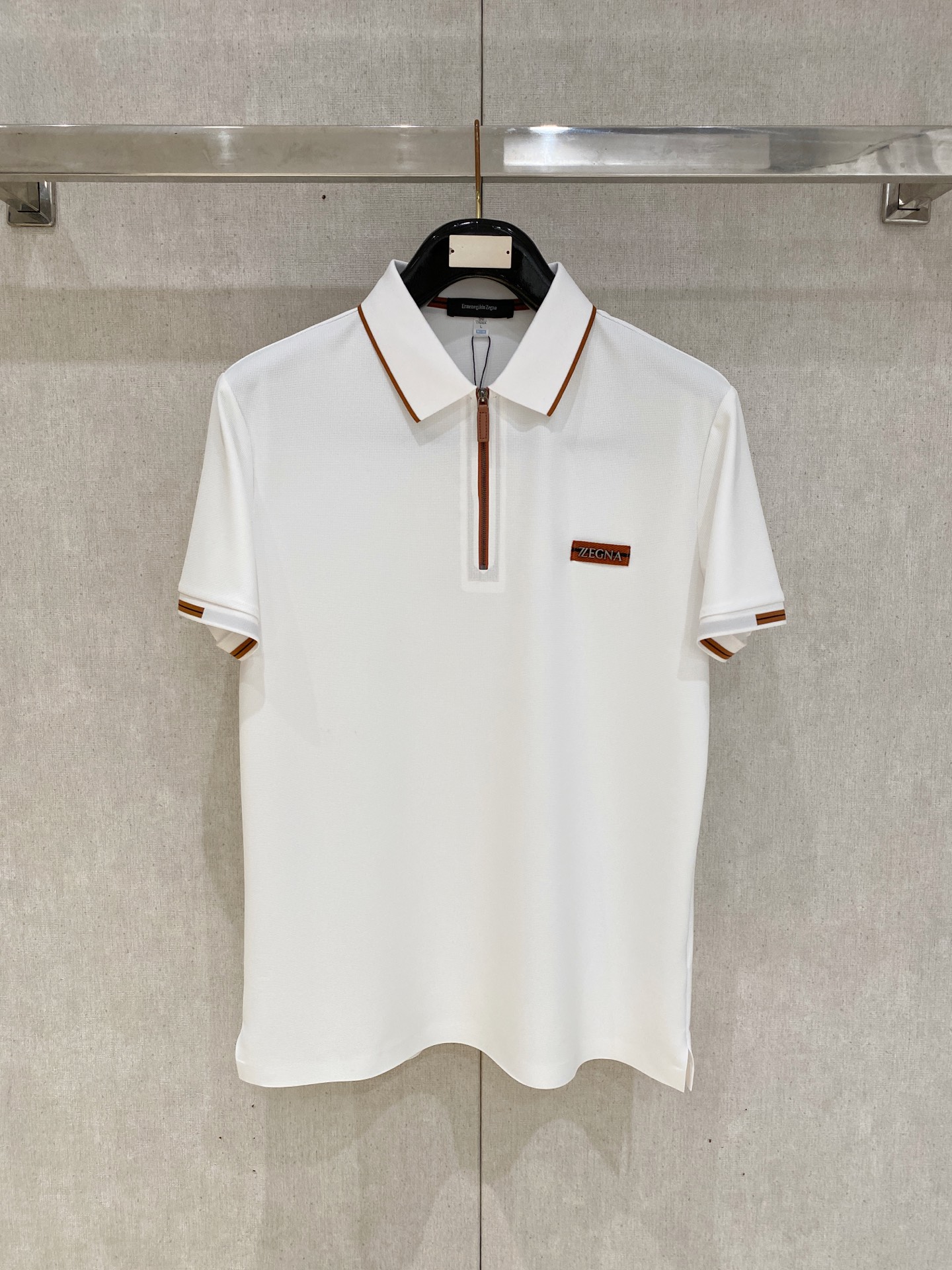 NO:761624,Ermenegildo Zegna highly recommended!  Spring and summer new products are on sale at the counter. Fashionable and high-end men's Polo - Logo on the chest, personalized and fashionable/Imported top-notch high-density mercerized pearls, extremely skin-friendly and comfortable. It feels very delicate, has a good texture, is cool and breathable, and is a very good overall piece. It can be worn alone without any problem. Size M-4Xl,,zegna,19860909杰尼亚 重磅推荐！春夏新品 专柜在售 时尚高端男装Polo-胸前Logo个性时尚/进口顶极高密度丝光珠地,极为亲肤舒适 摸上去非常的细腻,质感很好,凉爽透气,整体非常不错的一款,内搭单穿都完全没问题 尺码M-4Xl,,zegna,,Men's clothing