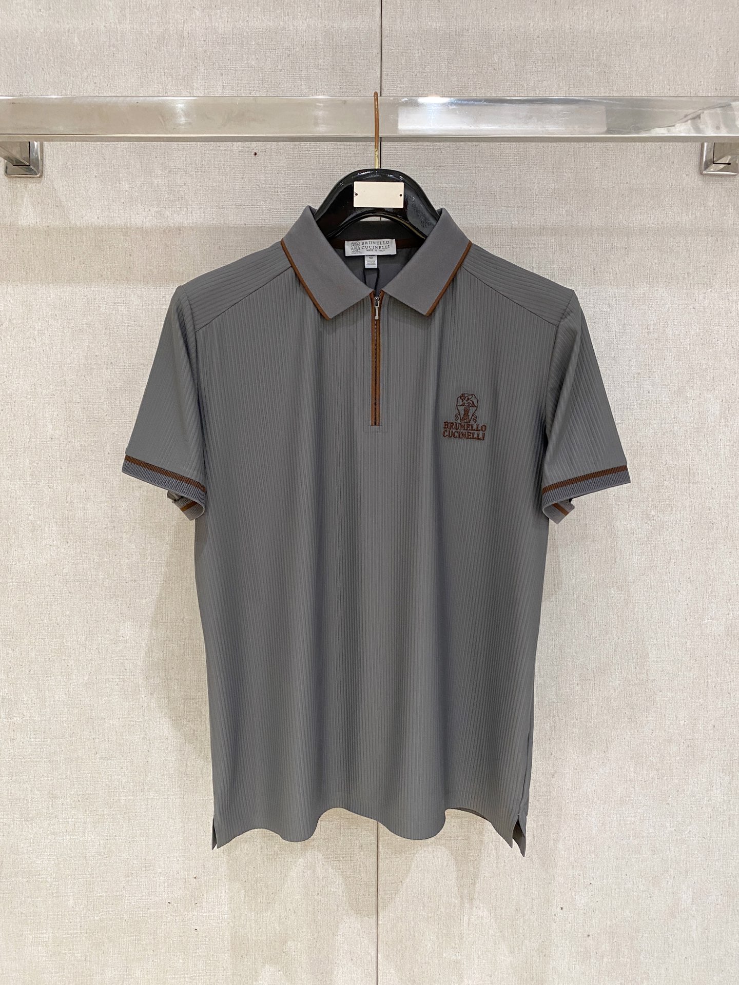 NO:761643,BC highly recommended!  Spring and summer new products are on sale at the counter. Fashionable high-end men's Polo - Logo on the chest, personalized and fashionable/Imported high-density mercerized pearls, extremely skin-friendly and comfortable. It feels very delicate, has a good texture, is cool and breathable, and is a very good overall piece. It can be worn alone as an inner layer. Size M-4Xl,,19860909BC 重磅推荐！春夏新品 专柜在售 时尚高端男装Polo-胸前Logo个性时尚/进口顶极高密度丝光珠地,极为亲肤舒适 摸上去非常的细腻,质感很好,凉爽透气,整体非常不错的一款,内搭单穿都完全没问题 尺码M-4Xl,,,Men's clothing