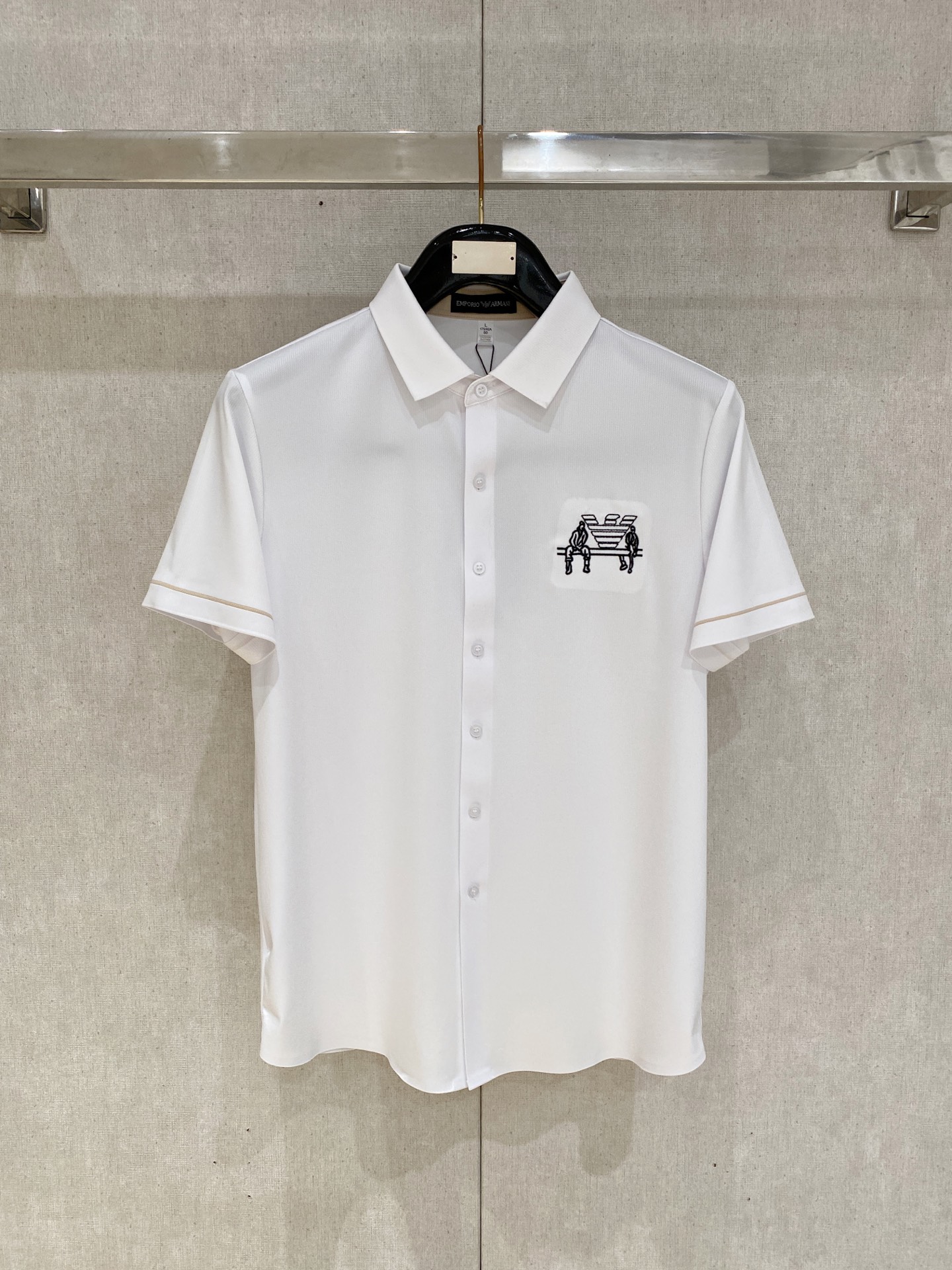 NO:761653,Armani highly recommended!  Spring and summer new products are on sale at the counter. Fashionable high-end men's Polo - Logo on the chest, personalized and fashionable/Imported top-notch high-density mercerized pearls, extremely skin-friendly and comfortable. It feels very delicate, has a good texture, is cool and breathable, and is a very good overall piece. It can be worn alone as an inner layer. Size M-4Xl, armani,19860909阿玛尼 重磅推荐！春夏新品 专柜在售 时尚高端男装Polo-胸前Logo个性时尚/进口顶极高密度丝光珠地,极为亲肤舒适 摸上去非常的细腻,质感很好,凉爽透气,整体非常不错的一款,内搭单穿都完全没问题 尺码M-4Xl,,armani,,Men's clothing