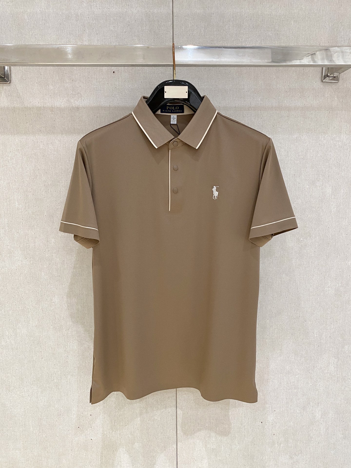 NO:761658,polo highly recommended!  Spring and summer new products are on sale at the counter. Fashionable high-end men's Polo - Logo on the chest, personalized and fashionable/Imported high-density mercerized pearls, extremely skin-friendly and comfortable. It feels very delicate, has a good texture, is cool and breathable, and is a very good overall piece. It can be worn alone as an inner layer. Size M-4Xl,,19860909polo 重磅推荐！春夏新品 专柜在售 时尚高端男装Polo-胸前Logo个性时尚/进口顶极高密度丝光珠地,极为亲肤舒适 摸上去非常的细腻,质感很好,凉爽透气,整体非常不错的一款,内搭单穿都完全没问题 尺码M-4Xl,,,Men's clothing