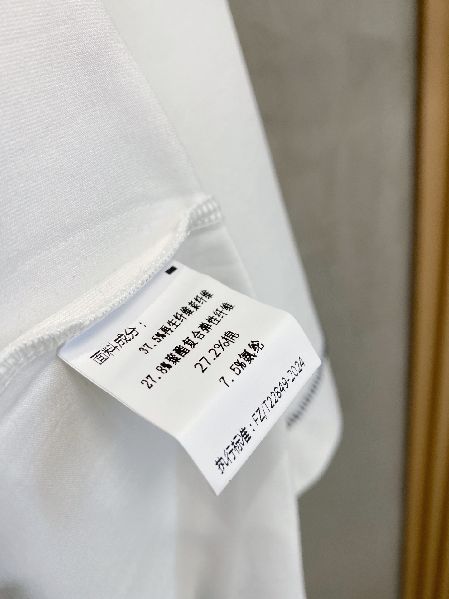P普拉达2026夏季新款短袖T恤，个性艺术系列全网独家首发 百搭款细节处理完美纯棉面料十分精致 原版面料