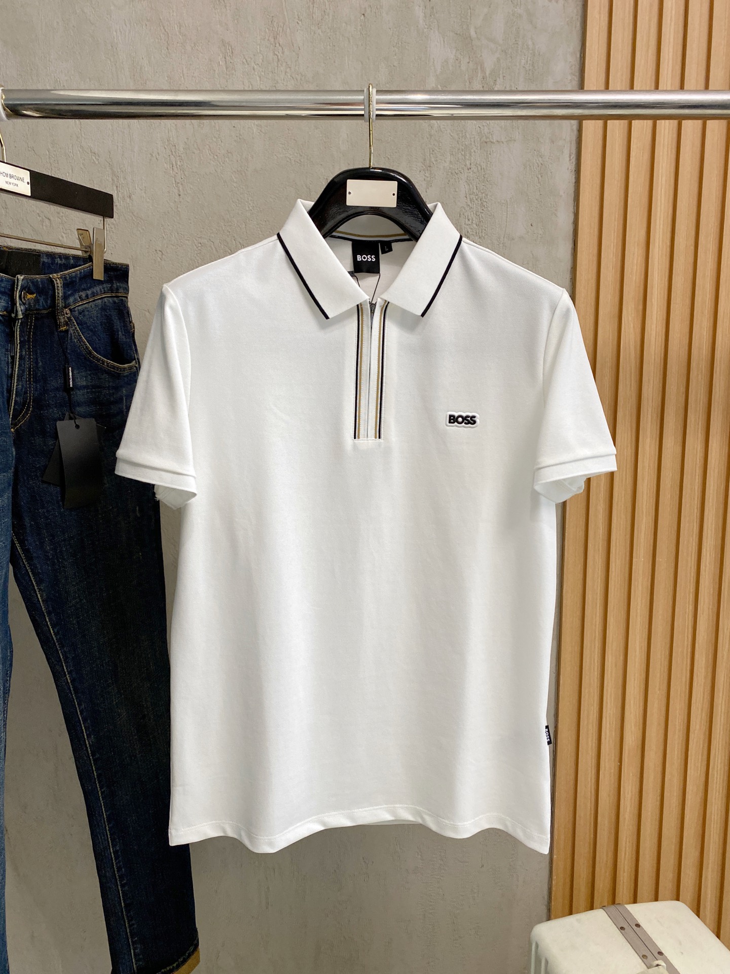 NO:757587,Highly recommended by BOSS!  Spring and summer new products are on sale at the counter. Fashionable high-end men's Polo - Logo on the chest, personalized and fashionable/Imported high-density mercerized pearls, extremely skin-friendly and comfortable. It feels very delicate, has a good texture, is cool and breathable, and is a very good overall piece. It can be worn alone as an inner layer. Size M-4Xl,,19860909BOSS 重磅推荐！春夏新品 专柜在售 时尚高端男装Polo-胸前Logo个性时尚/进口顶极高密度丝光珠地,极为亲肤舒适 摸上去非常的细腻,质感很好,凉爽透气,整体非常不错的一款,内搭单穿都完全没问题 尺码M-4Xl,,,Men's clothing