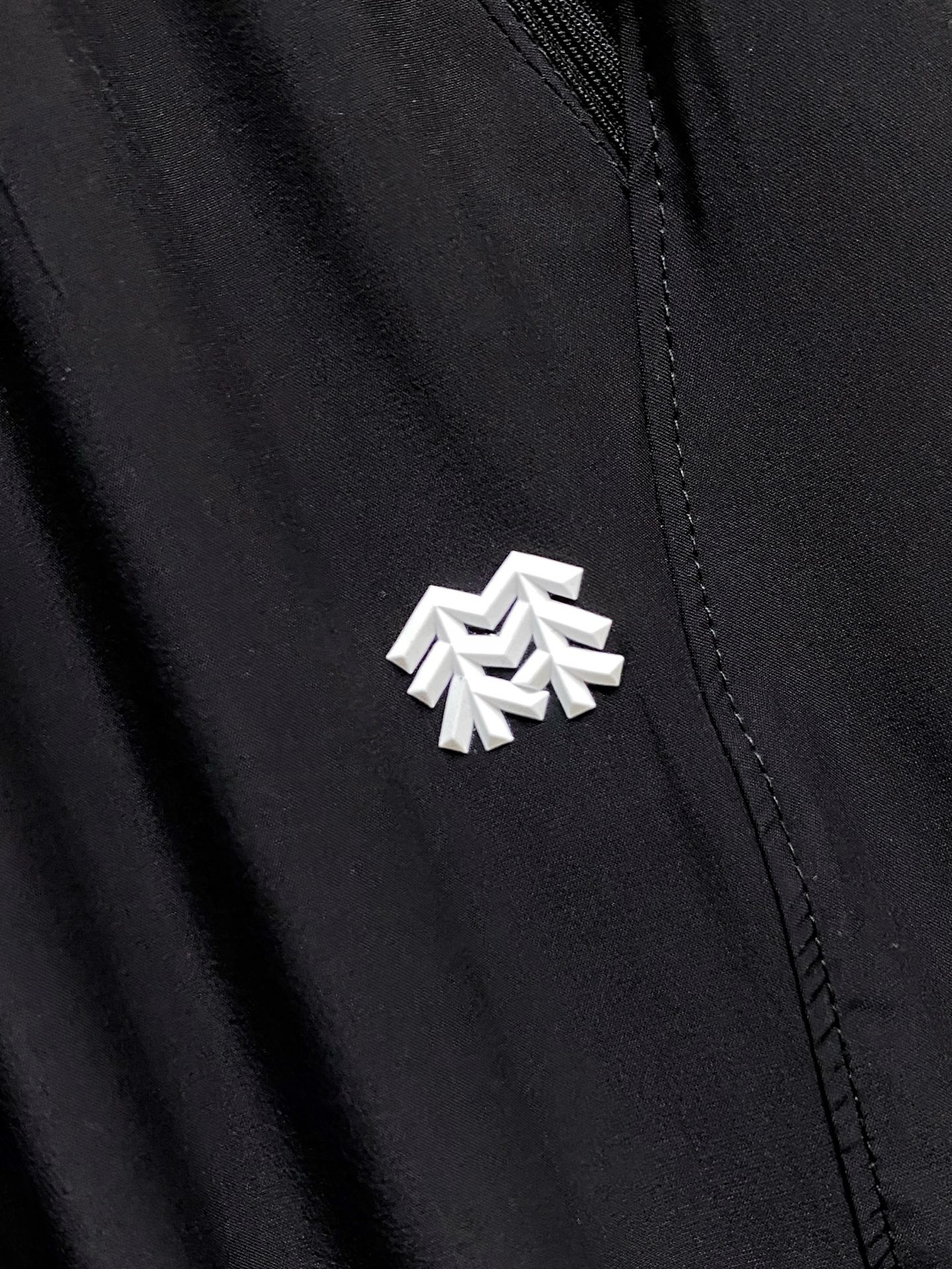 迪桑特 宽松版型纯棉最新面料经典标识图案logo时尚简约 最顶级的品质专柜原单 顶级制作工艺进口面料，专
