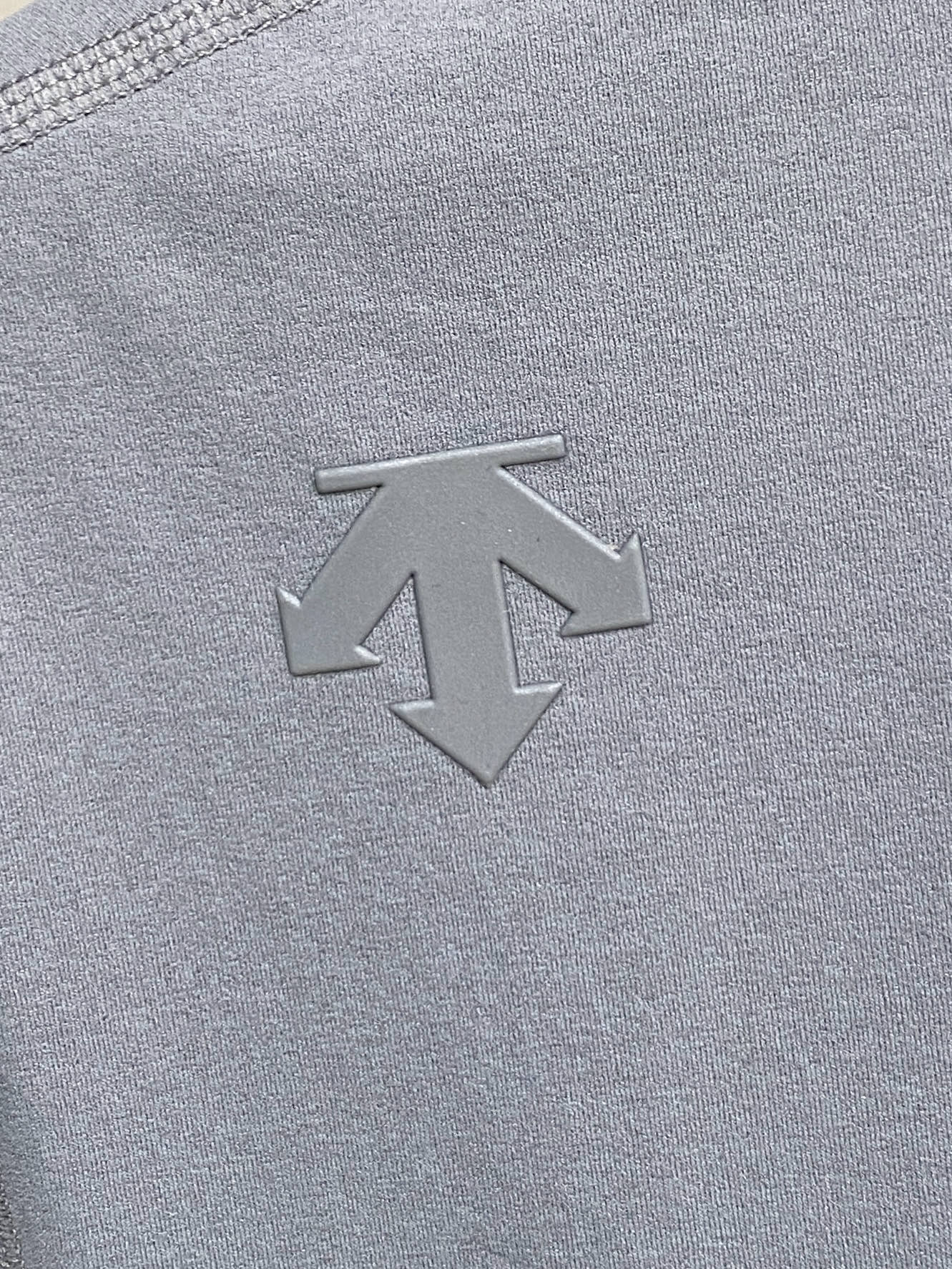 迪桑特 宽松版型纯棉最新面料经典标识图案logo时尚简约潮流短袖，最顶级的品质专柜原单短袖，顶级制作工艺