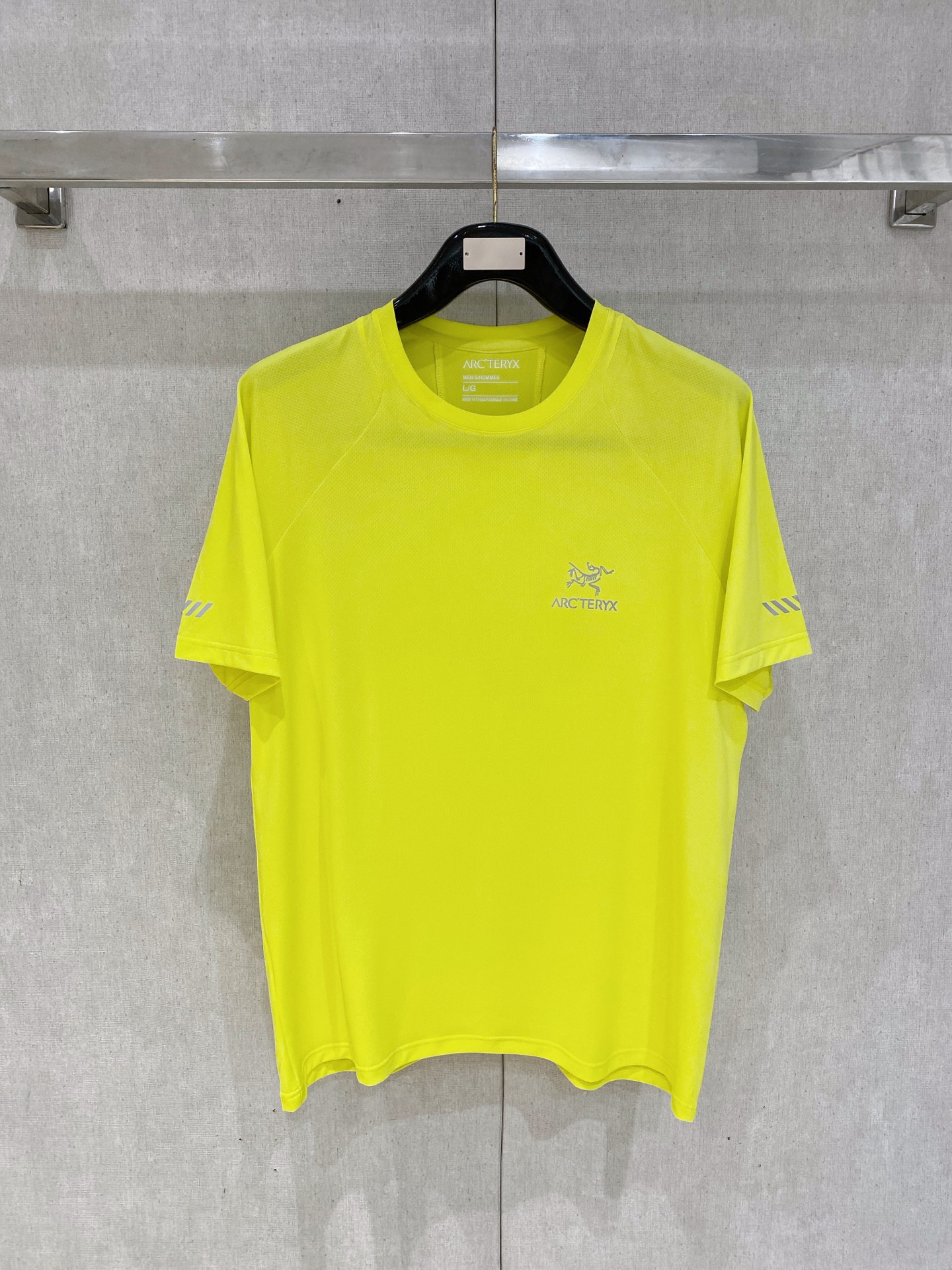 NO:830281,Arc'teryx round neck 2026 new double yarn pure cotton men's casual bottoming short-sleeved T-shirt!  High-end customization, high version, fashionable and versatile, loose version, original imported double-ply cotton fabric, threaded cuffs, collar and hem, super soft and delicate to the touch, skin-friendly and comfortable to wear, high-end boutique. Avant-garde style, charming and comfortable, great upper body, essential items for men, three complete standards, sizes S-2Xl, arc'teryx, T-shirt, tees, t-shirt,19860909始祖鸟 圆领 2026 新款双纱纯棉男士休闲打底短袖T恤！高端定制 高版本 时尚百搭爆款宽松版型原版进口双股纯棉面料 螺纹袖口.领口衣摆 手感超柔软细腻 穿着亲肤舒适 高端精品.前卫风格魅力舒适, 上身非常赞 男士必备单品 三标齐全 尺码S-2Xl,arc'teryx,T-shirt,tees，t-shirt,,Men's clothing