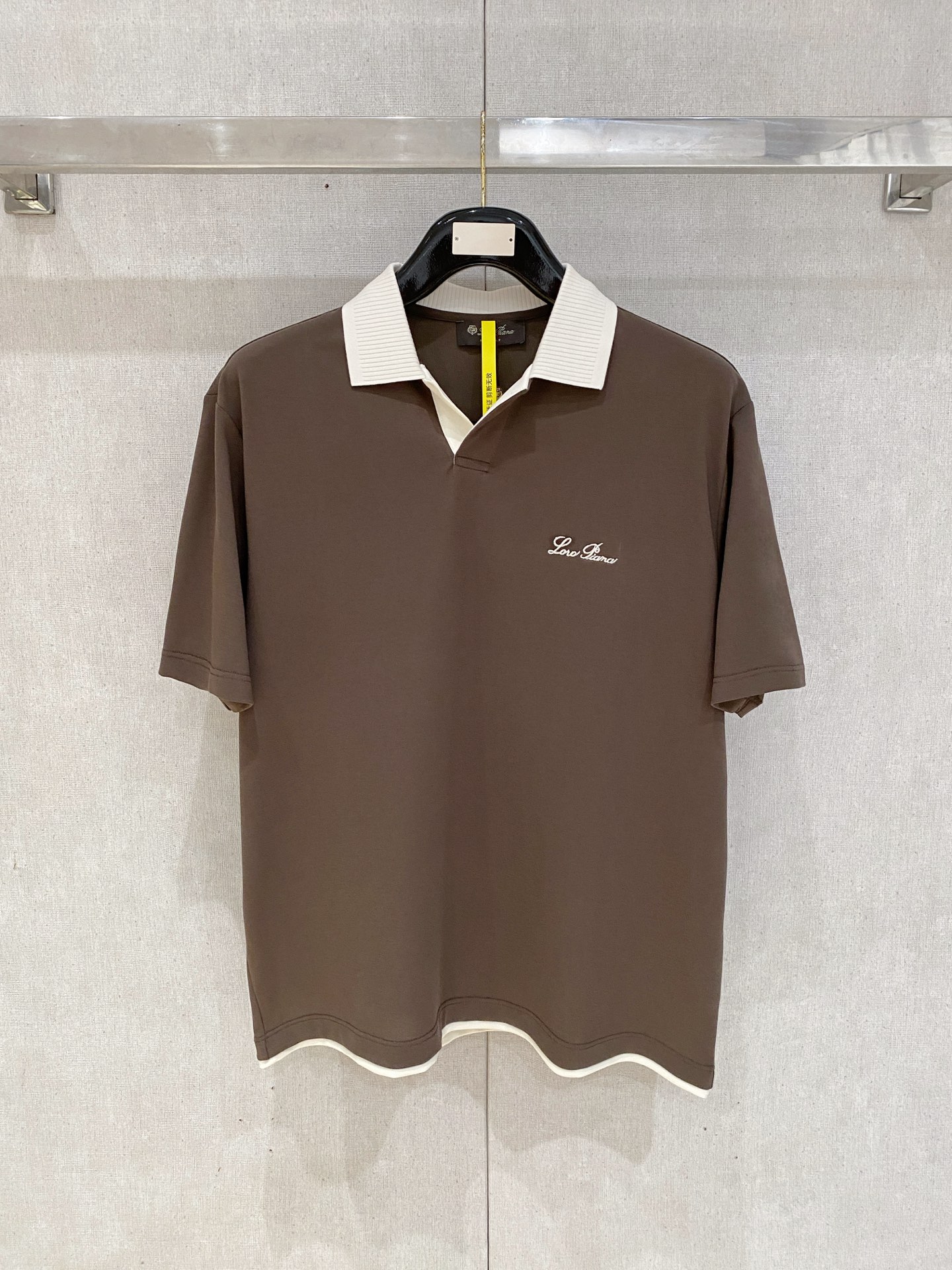 NO:777310,LP highly recommended!  Spring and summer new products are on sale at the counter. Fashionable and high-end men's Polo - Logo on the chest, personalized and fashionable/Imported top high-density mercerized pearls, extremely skin-friendly and comfortable. It feels very delicate, has a good texture, is cool and breathable, and is a very good overall piece. It can be worn alone as an inner layer. Size M-4Xl, loro piana,19860909LP 重磅推荐！春夏新品 专柜在售 时尚高端男装Polo-胸前Logo个性时尚/进口顶极高密度丝光珠地,极为亲肤舒适 摸上去非常的细腻,质感很好,凉爽透气,整体非常不错的一款,内搭单穿都完全没问题 尺码M-4Xl,,loro piana,,Men's clothing