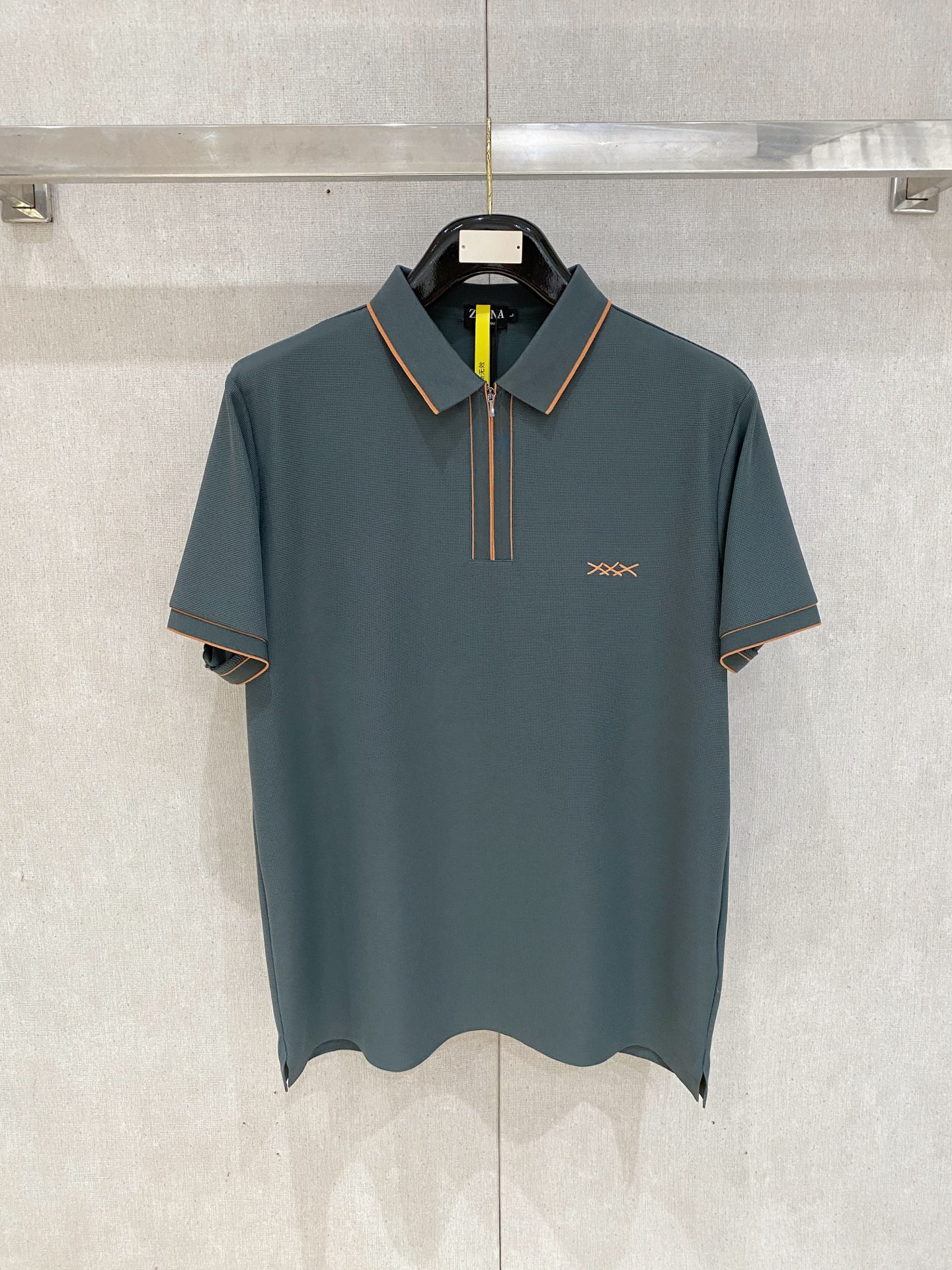 NO:777322,Ermenegildo Zegna highly recommended!  Spring and summer new products are on sale at the counter. Fashionable and high-end men's Polo - Logo on the chest, personalized and fashionable/Imported top-notch high-density mercerized pearls, extremely skin-friendly and comfortable. It feels very delicate, has a good texture, is cool and breathable, and is a very good overall piece. It can be worn alone without any problem. Size M-4Xl,,zegna,19860909杰尼亚 重磅推荐！春夏新品 专柜在售 时尚高端男装Polo-胸前Logo个性时尚/进口顶极高密度丝光珠地,极为亲肤舒适 摸上去非常的细腻,质感很好,凉爽透气,整体非常不错的一款,内搭单穿都完全没问题 尺码M-4Xl,,zegna,,Men's clothing