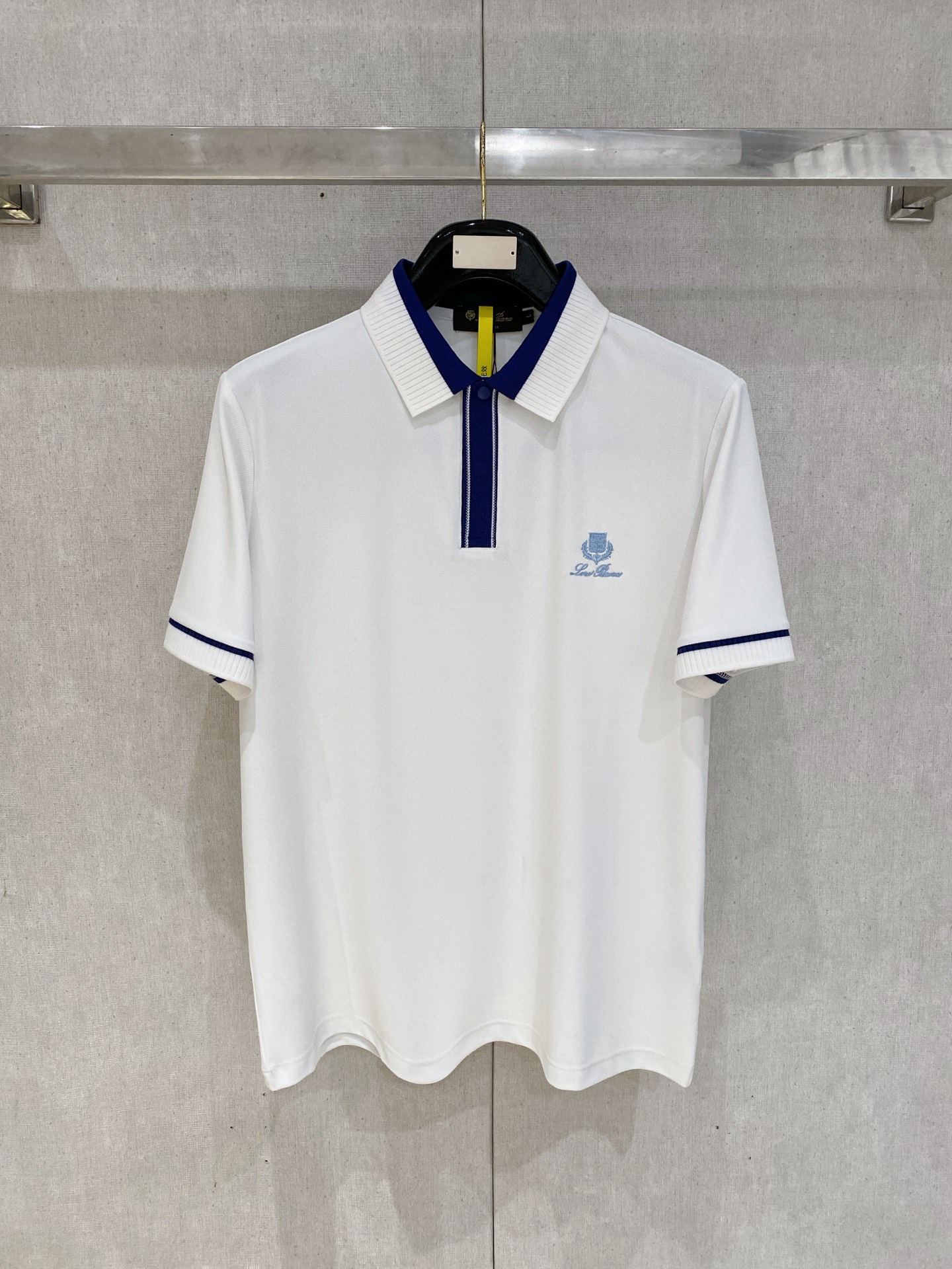 NO:777277,LP highly recommended!  Spring and summer new products are on sale at the counter. Fashionable and high-end men's Polo - Logo on the chest, personalized and fashionable/Imported top high-density mercerized pearls, extremely skin-friendly and comfortable. It feels very delicate, has a good texture, is cool and breathable, and is a very good overall piece. It can be worn alone as an inner layer. Size M-4Xl, loro piana,19860909LP 重磅推荐！春夏新品 专柜在售 时尚高端男装Polo-胸前Logo个性时尚/进口顶极高密度丝光珠地,极为亲肤舒适 摸上去非常的细腻,质感很好,凉爽透气,整体非常不错的一款,内搭单穿都完全没问题 尺码M-4Xl,,loro piana,,Men's clothing