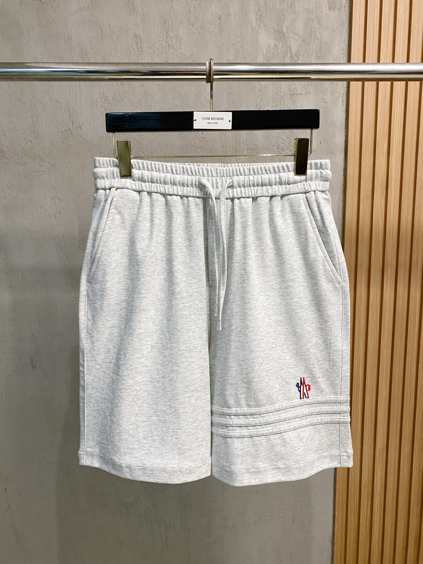 NO:777247,Mengkou 2025 new summer men's casual shorts, advanced custom fabrics, extremely breathable, elastic and comfortable, with impeccable details, top-grade accessories, original logo design concept, delicate and soft feel!  The upper body fit is awesome!  Size M-3Xl,,Moncler,shorts,19860909蒙口 2025夏季新款男士休闲短裤,高级定制面料 透气弹力舒适度极高,细节无可挑剔,顶级辅料配备,原版logo设计理念,手感细腻柔软！上身版型超赞！尺码M-3Xl,,Moncler,shorts,,Men's clothing