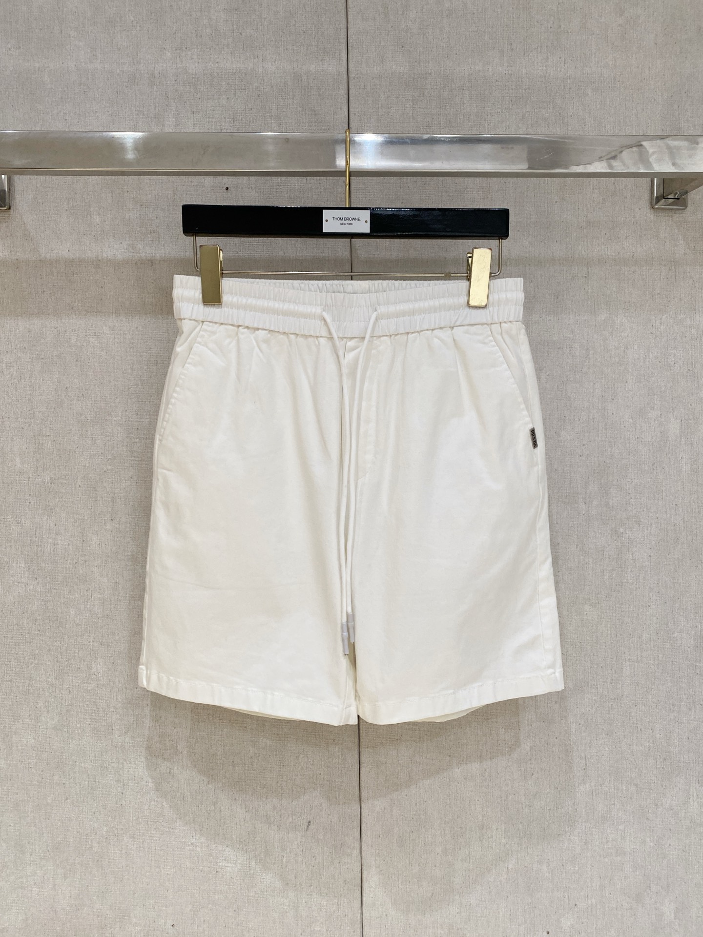 NO:841330,Prada 2025 new summer men's casual shorts, advanced custom-made fabrics, breathable, elastic and extremely comfortable, with impeccable details, top-grade accessories, original logo design concept, delicate and soft feel!  The upper body fit is awesome!  Size M-3Xl,,prada,shorts,19860909普拉达 2025夏季新款男士休闲短裤,高级定制面料 透气弹力舒适度极高,细节无可挑剔,顶级辅料配备,原版logo设计理念,手感细腻柔软！上身版型超赞！尺码M-3Xl,,prada,shorts,,Men's clothing