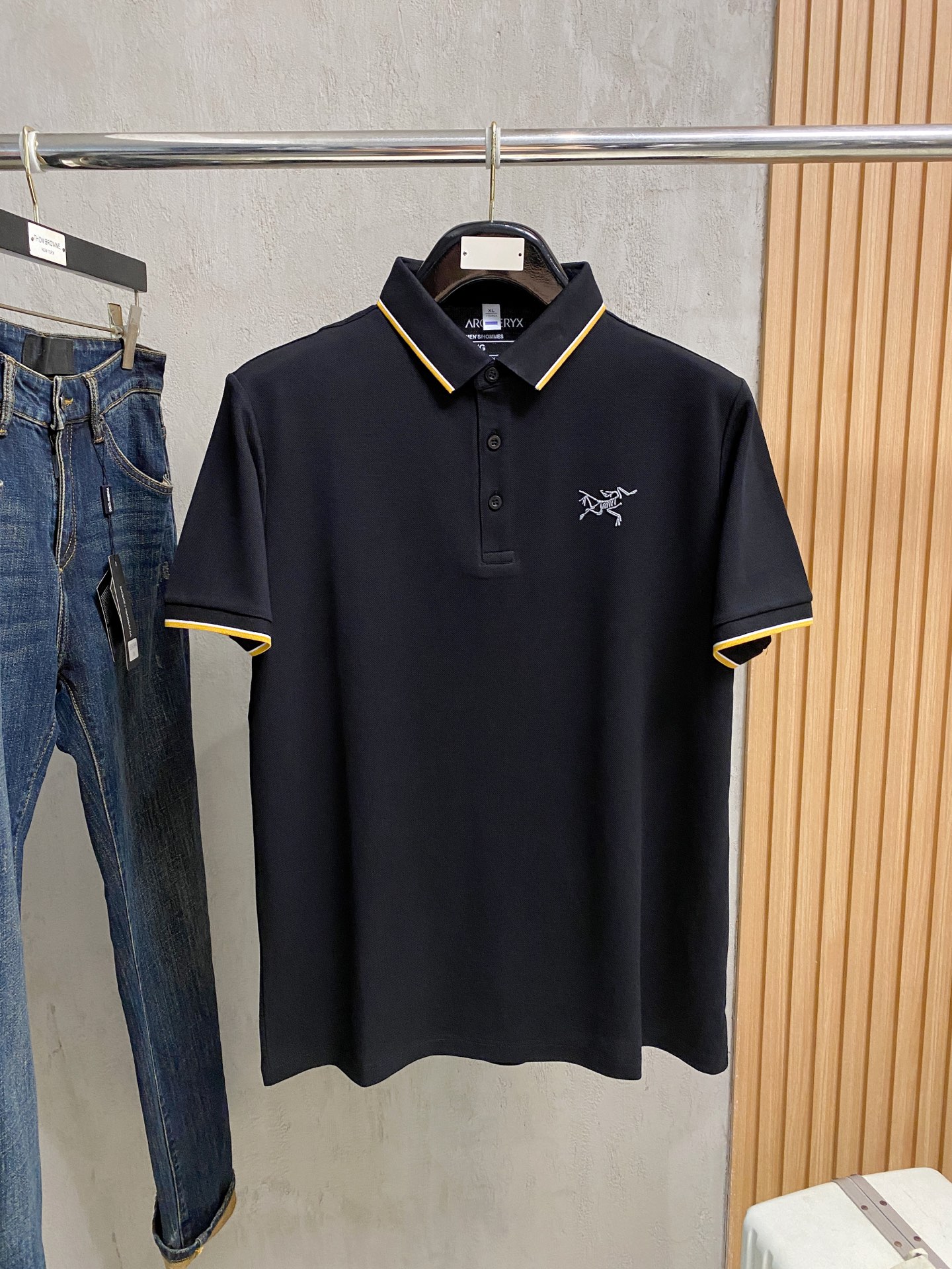 NO:846640,Archaeopteryx highly recommended!  Spring and summer new products are on sale at the counter. Fashionable high-end men's Polo - Logo on the chest, personalized and fashionable/Imported high-density mercerized pearls, extremely skin-friendly and comfortable. It feels very delicate, has a good texture, is cool and breathable, and is a very good overall product. It can be worn alone without any problem. Size M-4Xl, arc'teryx,19860909始祖鸟重磅推荐！春夏新品 专柜在售 时尚高端男装Polo-胸前Logo个性时尚/进口顶极高密度丝光珠地,极为亲肤舒适 摸上去非常的细腻,质感很好,凉爽透气,整体非常不错的一款,内搭单穿都完全没问题 尺码M-4Xl,arc'teryx,,Men's clothing