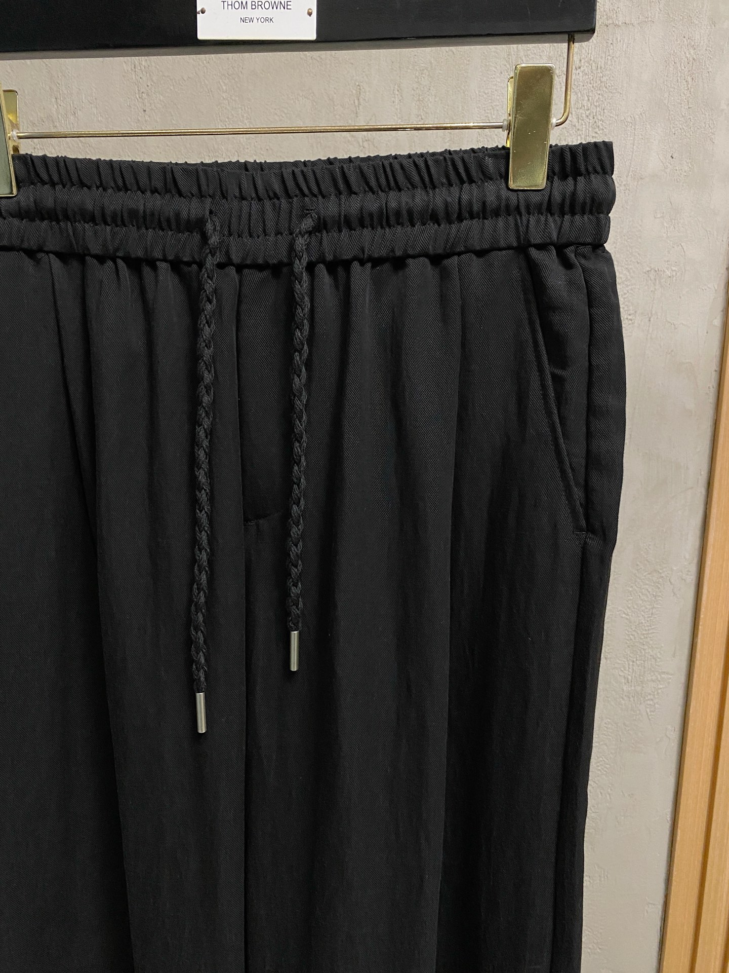 Loro Piana 春夏新款棉麻裤 26ss休闲裤金典再次出现，原单订制高品质时尚休闲裤。超级百搭款。