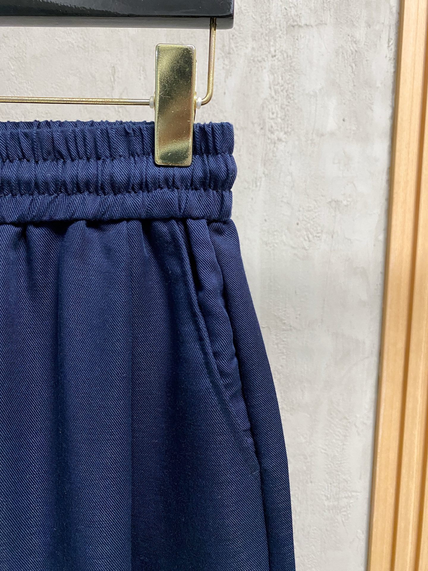 Loro Piana 春夏新款棉麻裤 26ss休闲裤金典再次出现，原单订制高品质时尚休闲裤。超级百搭款。
