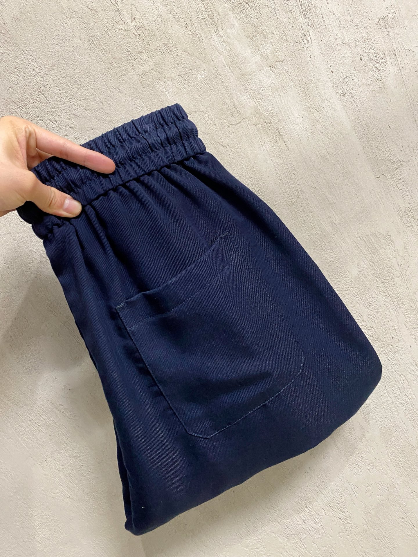 Loro Piana 春夏新款棉麻裤 26ss休闲裤金典再次出现，原单订制高品质时尚休闲裤。超级百搭款。
