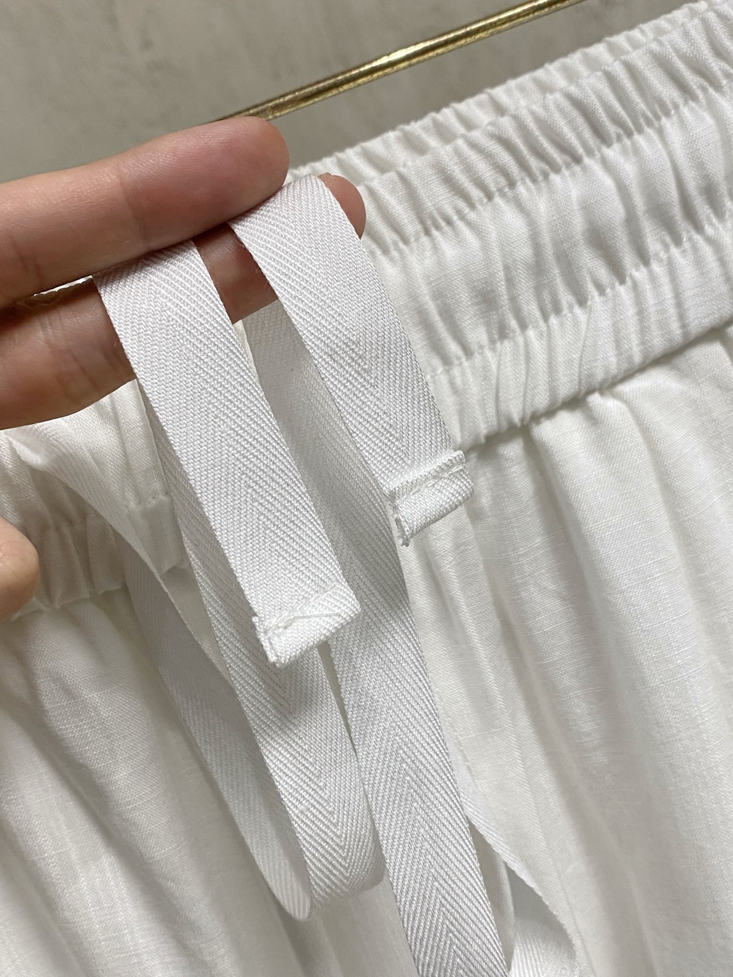 Loro Piana 春夏新款棉麻裤 26ss休闲裤金典再次出现，原单订制高品质时尚休闲裤。超级百搭款。