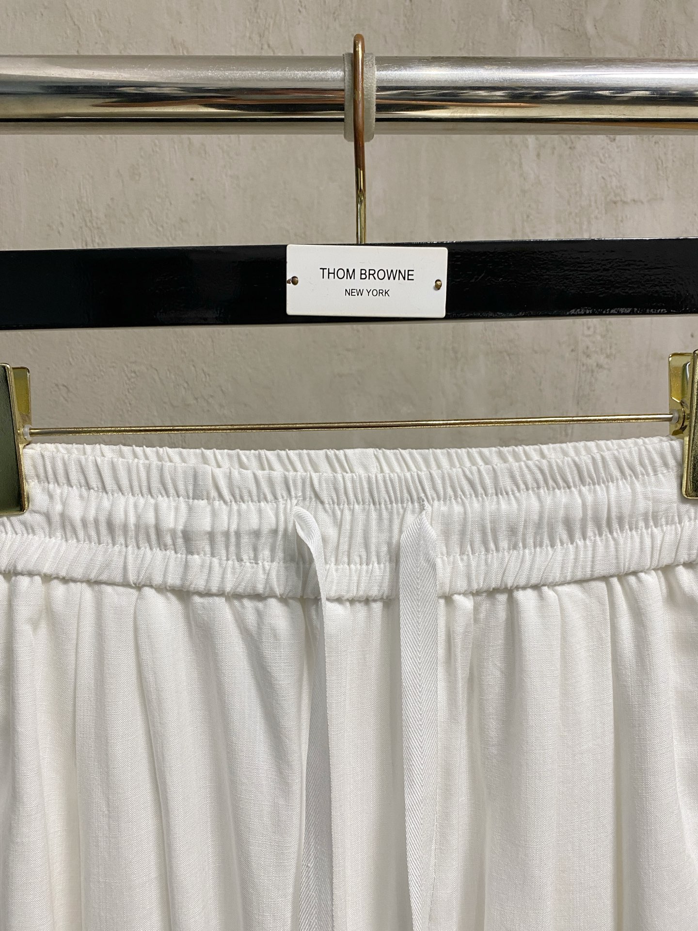 Loro Piana 春夏新款棉麻裤 26ss休闲裤金典再次出现，原单订制高品质时尚休闲裤。超级百搭款。