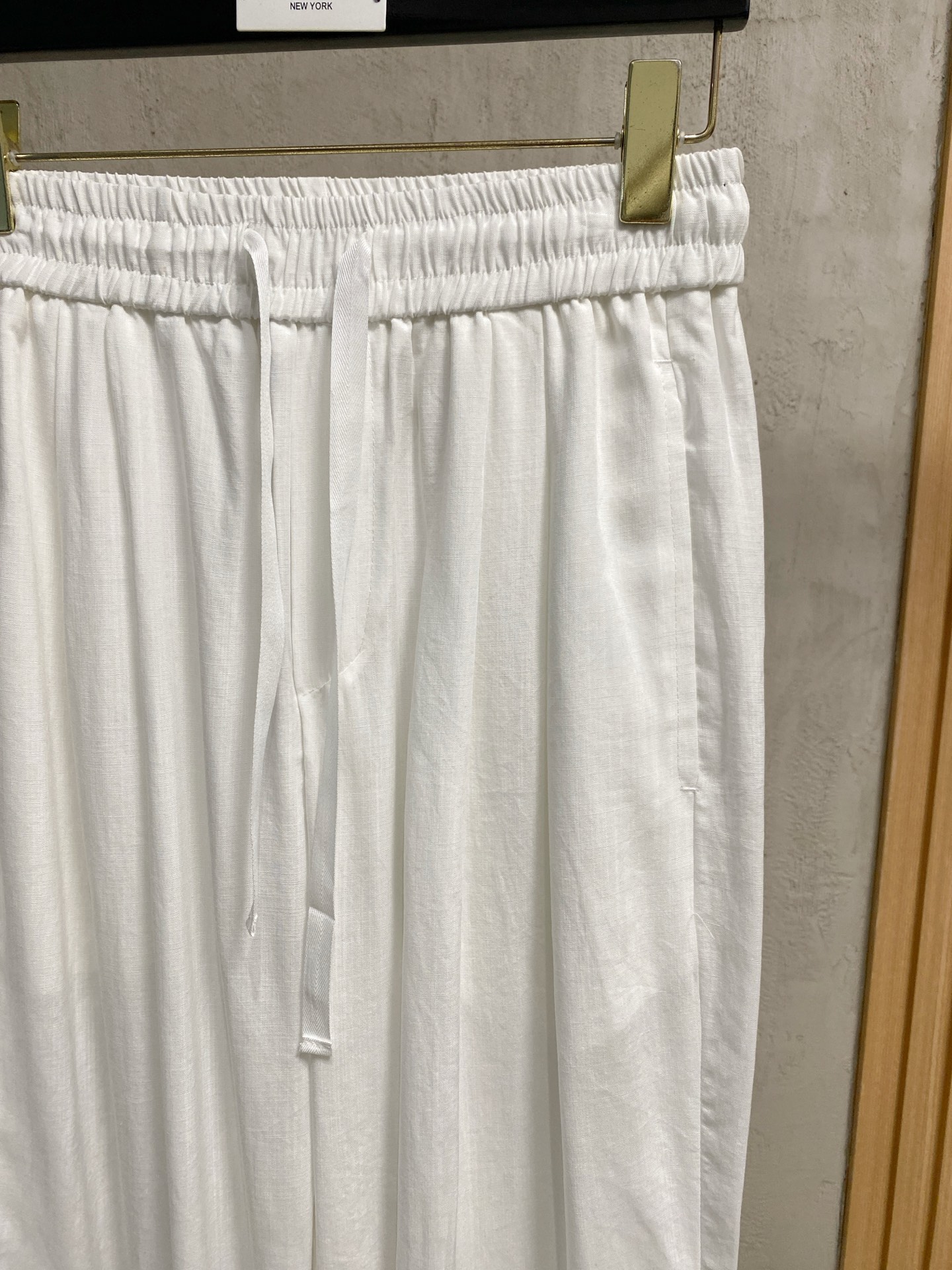 Loro Piana 春夏新款棉麻裤 26ss休闲裤金典再次出现，原单订制高品质时尚休闲裤。超级百搭款。