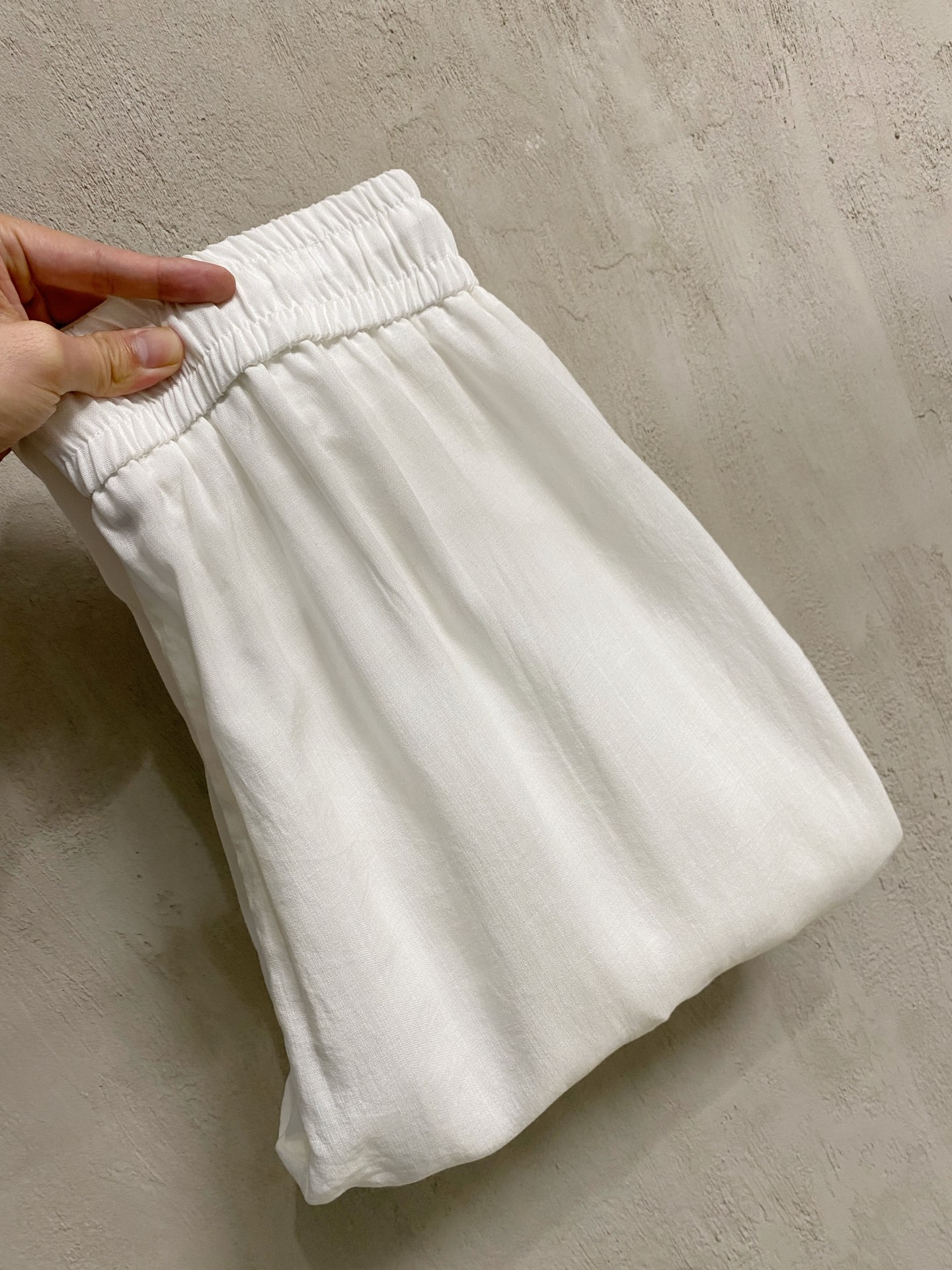 Loro Piana 春夏新款棉麻裤 26ss休闲裤金典再次出现，原单订制高品质时尚休闲裤。超级百搭款。