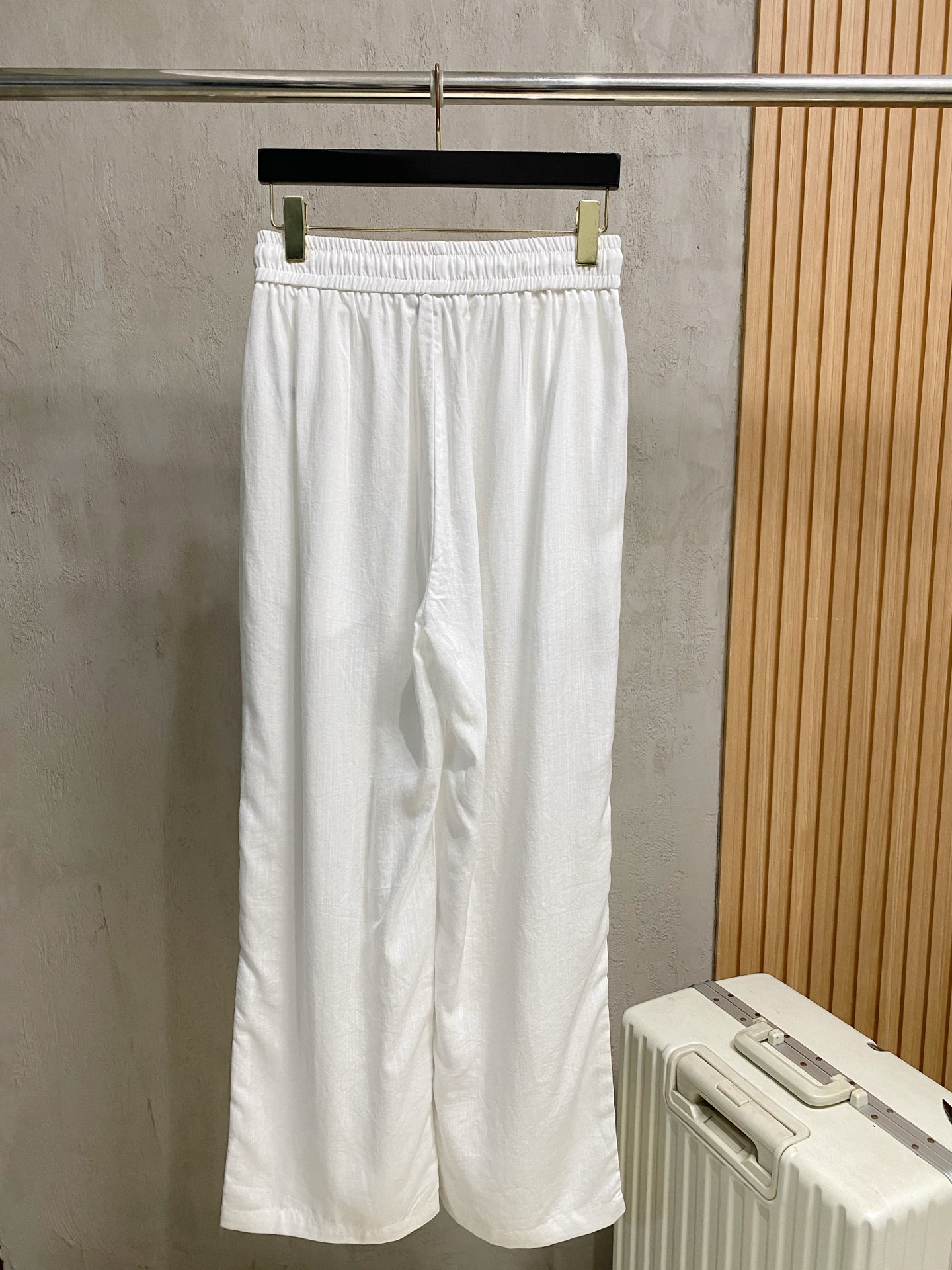 Loro Piana 春夏新款棉麻裤 26ss休闲裤金典再次出现，原单订制高品质时尚休闲裤。超级百搭款。