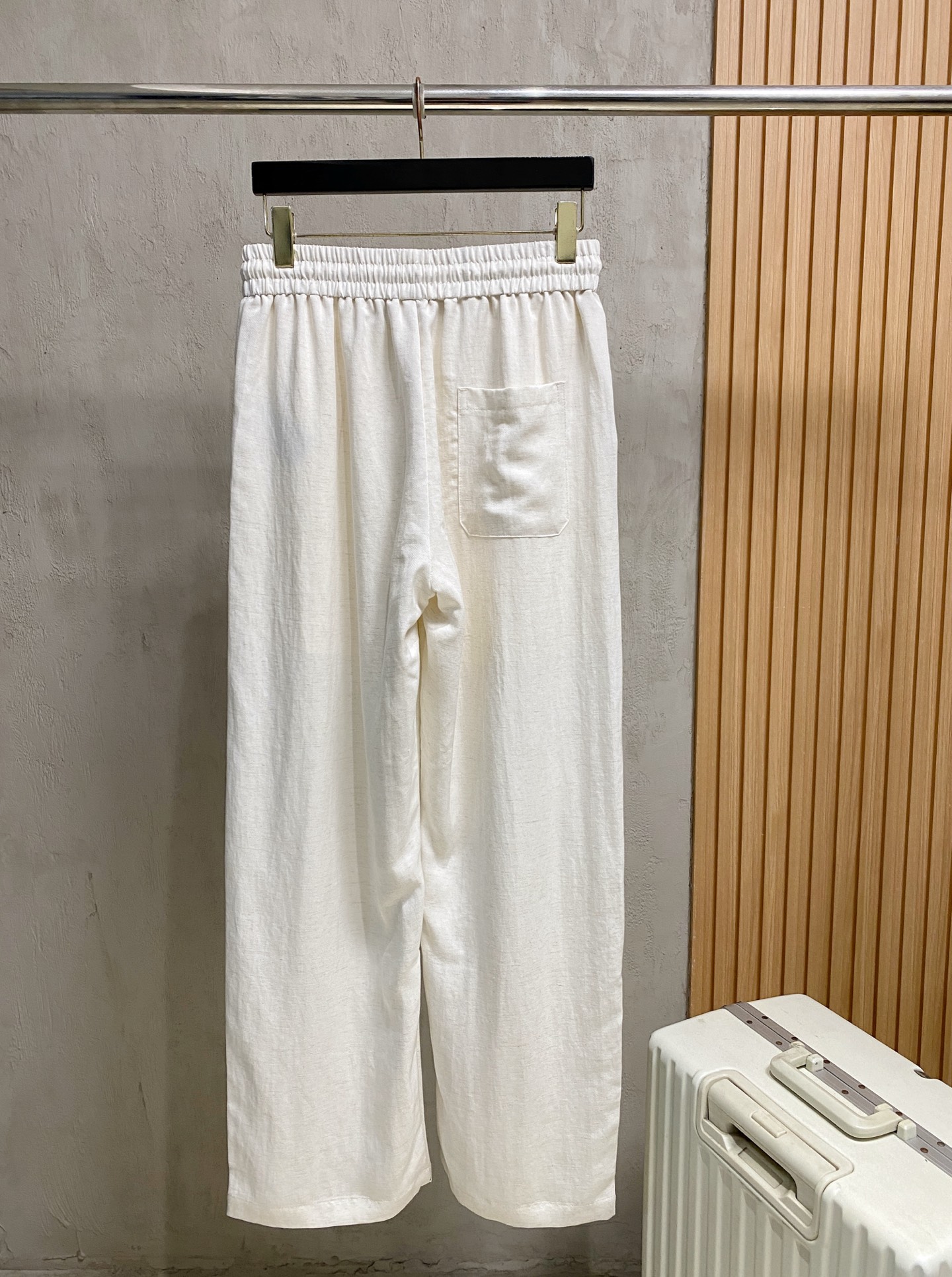 Loro Piana 春夏新款棉麻裤 26ss休闲裤金典再次出现，原单订制高品质时尚休闲裤。超级百搭款。