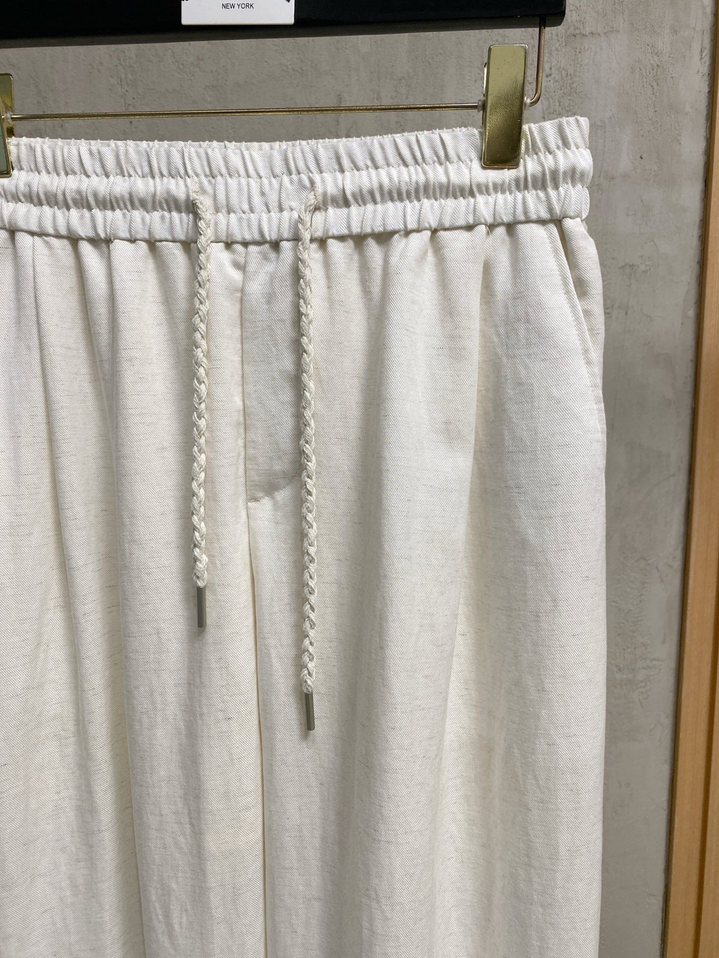 Loro Piana 春夏新款棉麻裤 26ss休闲裤金典再次出现，原单订制高品质时尚休闲裤。超级百搭款。