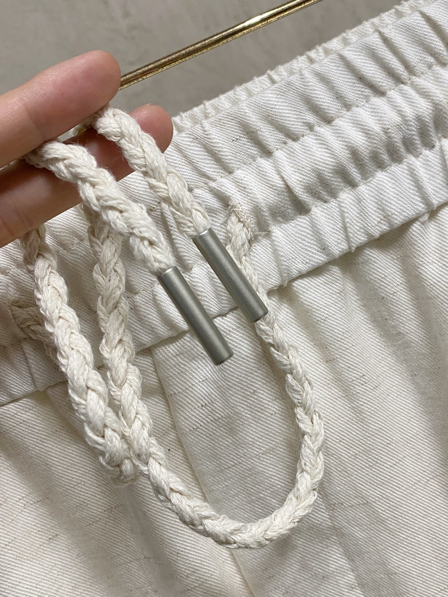 Loro Piana 春夏新款棉麻裤 26ss休闲裤金典再次出现，原单订制高品质时尚休闲裤。超级百搭款。