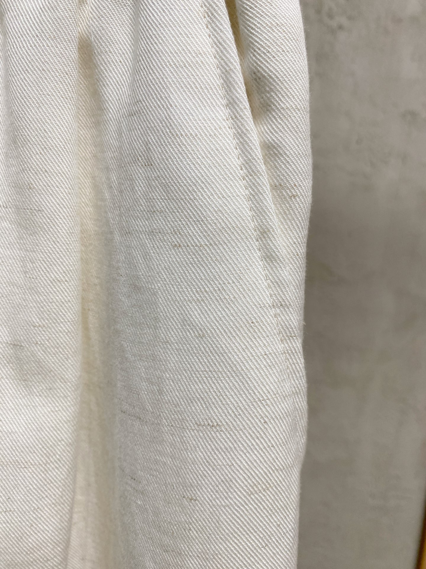 Loro Piana 春夏新款棉麻裤 26ss休闲裤金典再次出现，原单订制高品质时尚休闲裤。超级百搭款。