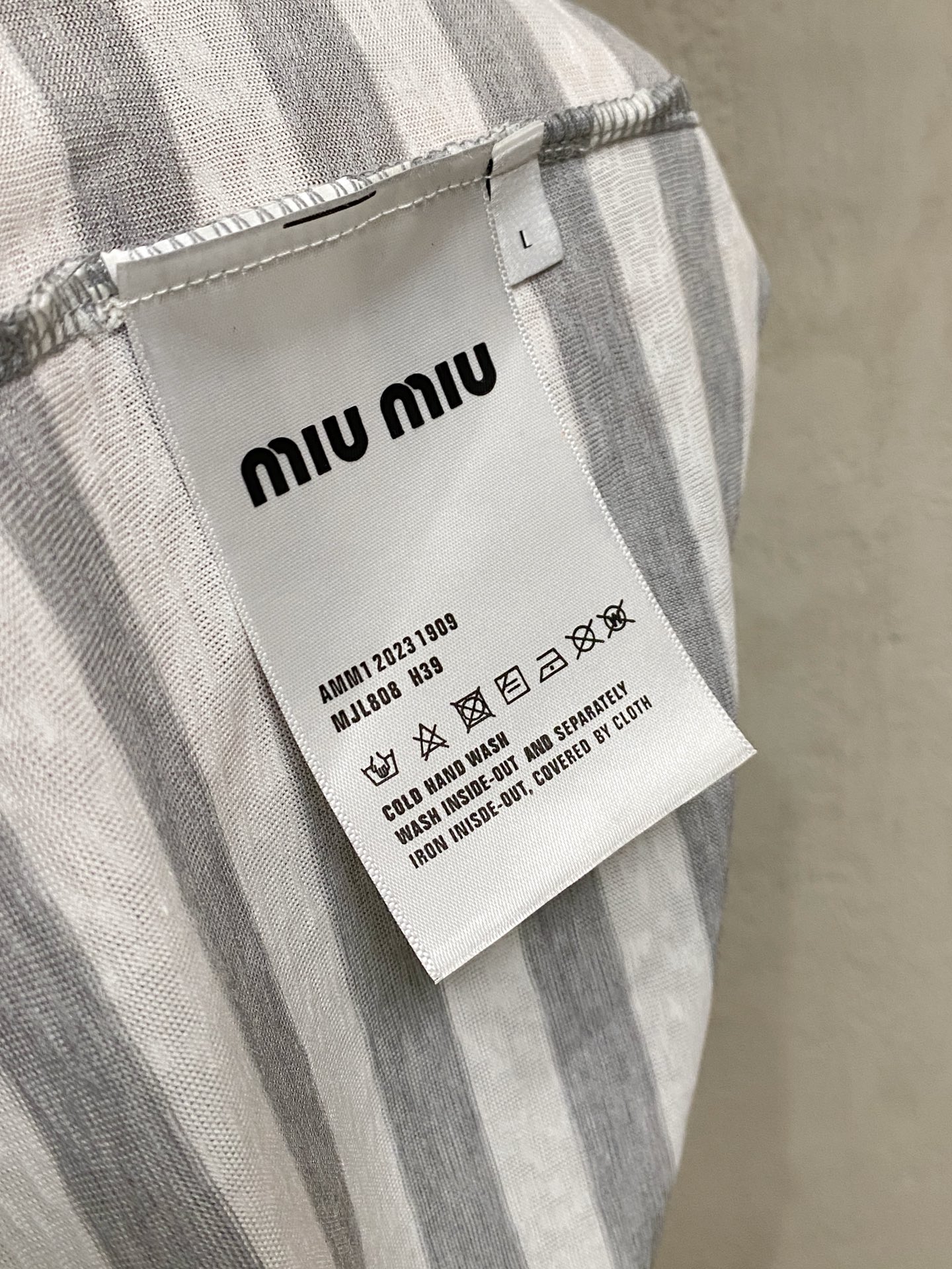 miumiu 2026 新款男士休闲打底T恤！高端定制 高版本 时尚百搭爆款⚠️宽松版型⚠️✨✨手感超柔