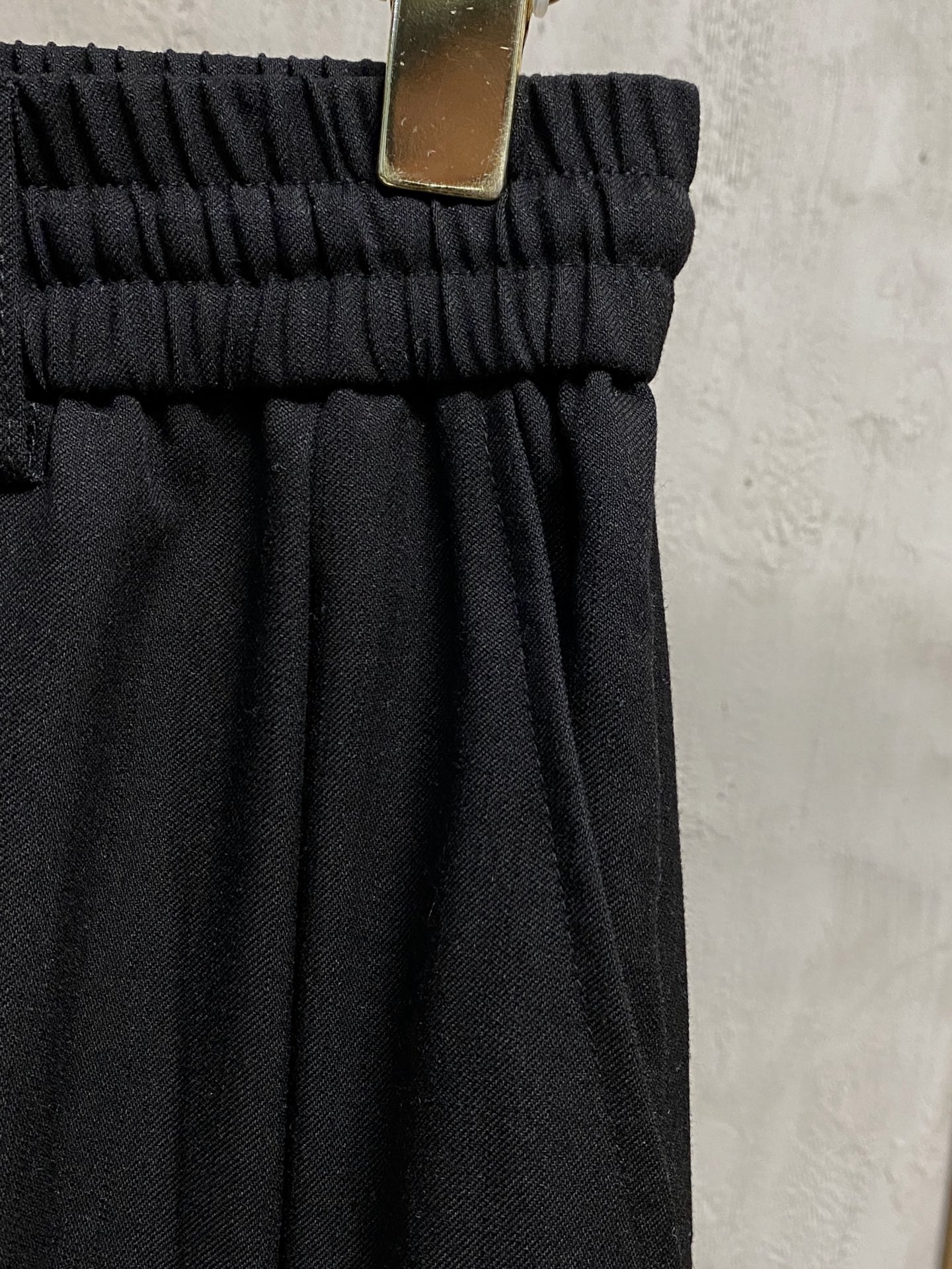 Loro Piana 春夏新款棉麻裤 26ss休闲裤金典再次出现，原单订制高品质时尚休闲裤。超级百搭款。