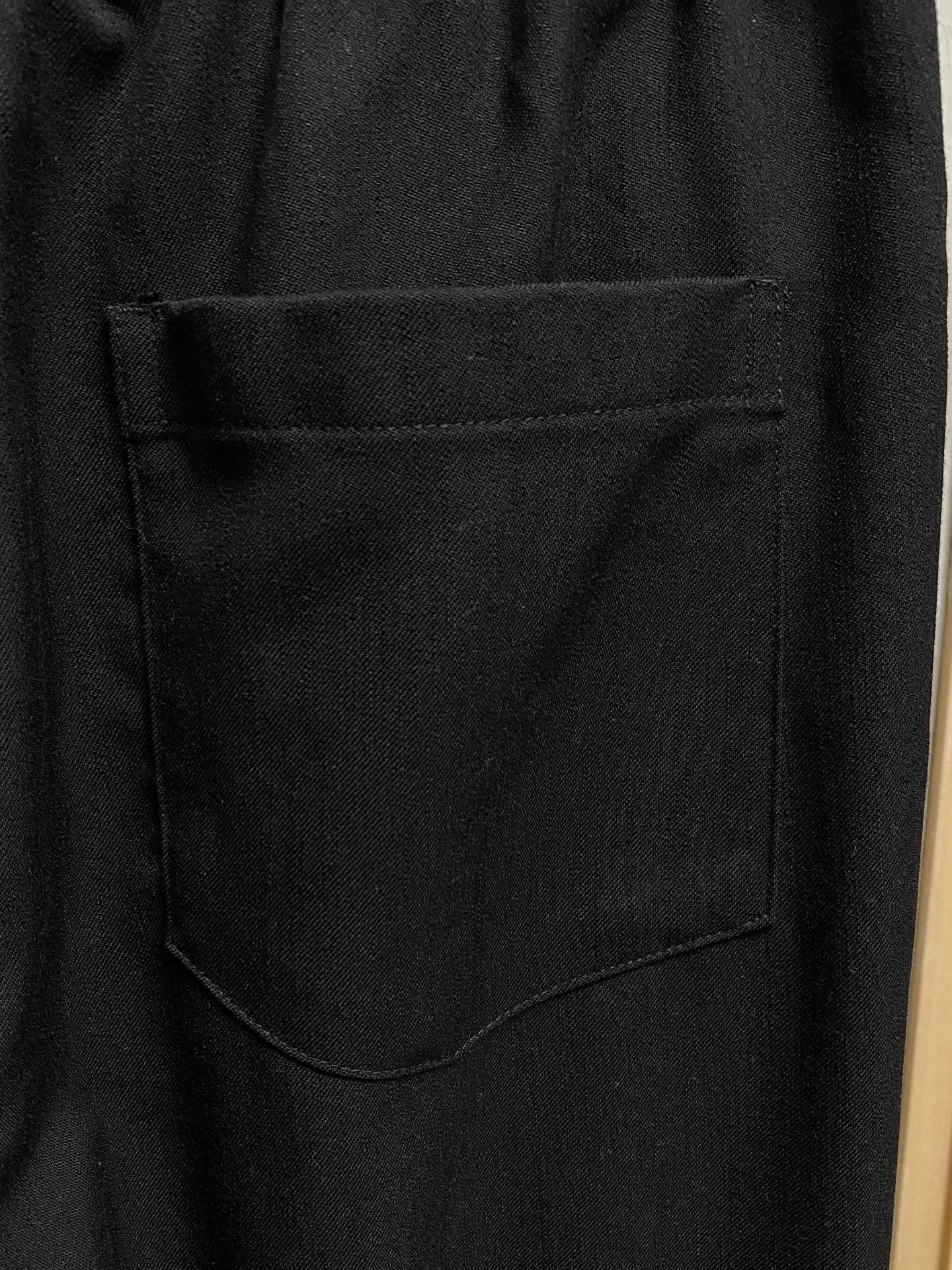 Loro Piana 春夏新款棉麻裤 26ss休闲裤金典再次出现，原单订制高品质时尚休闲裤。超级百搭款。