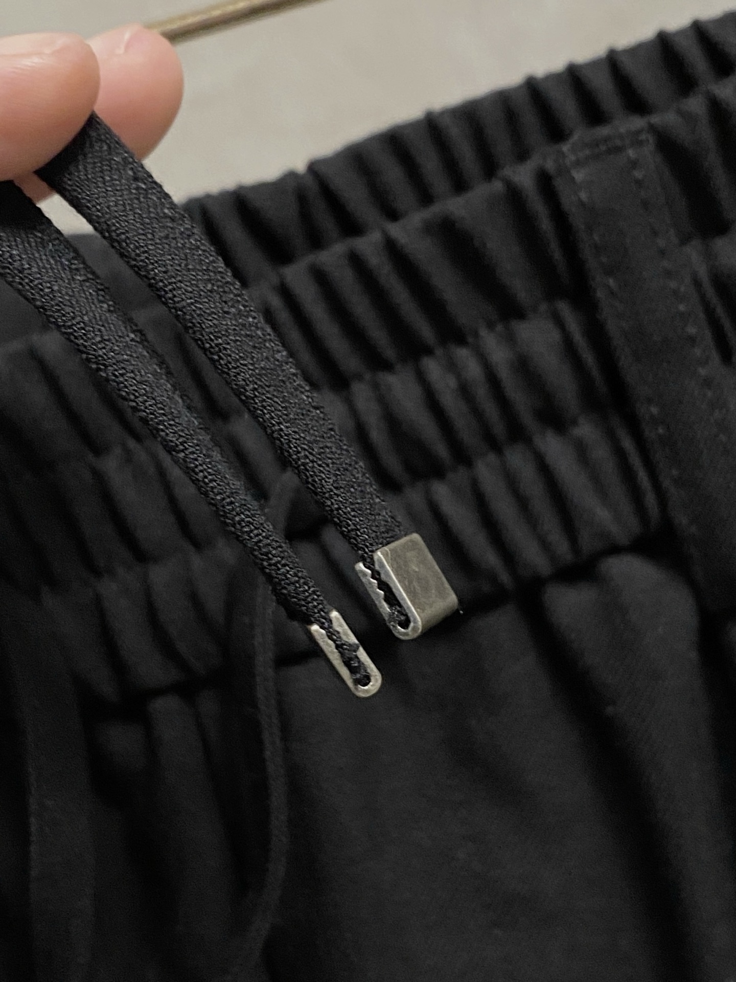 Loro Piana 春夏新款棉麻裤 26ss休闲裤金典再次出现，原单订制高品质时尚休闲裤。超级百搭款。