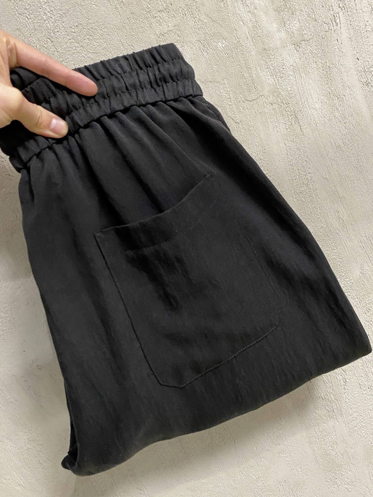 Loro Piana 春夏新款棉麻裤 26ss休闲裤金典再次出现，原单订制高品质时尚休闲裤。超级百搭款。