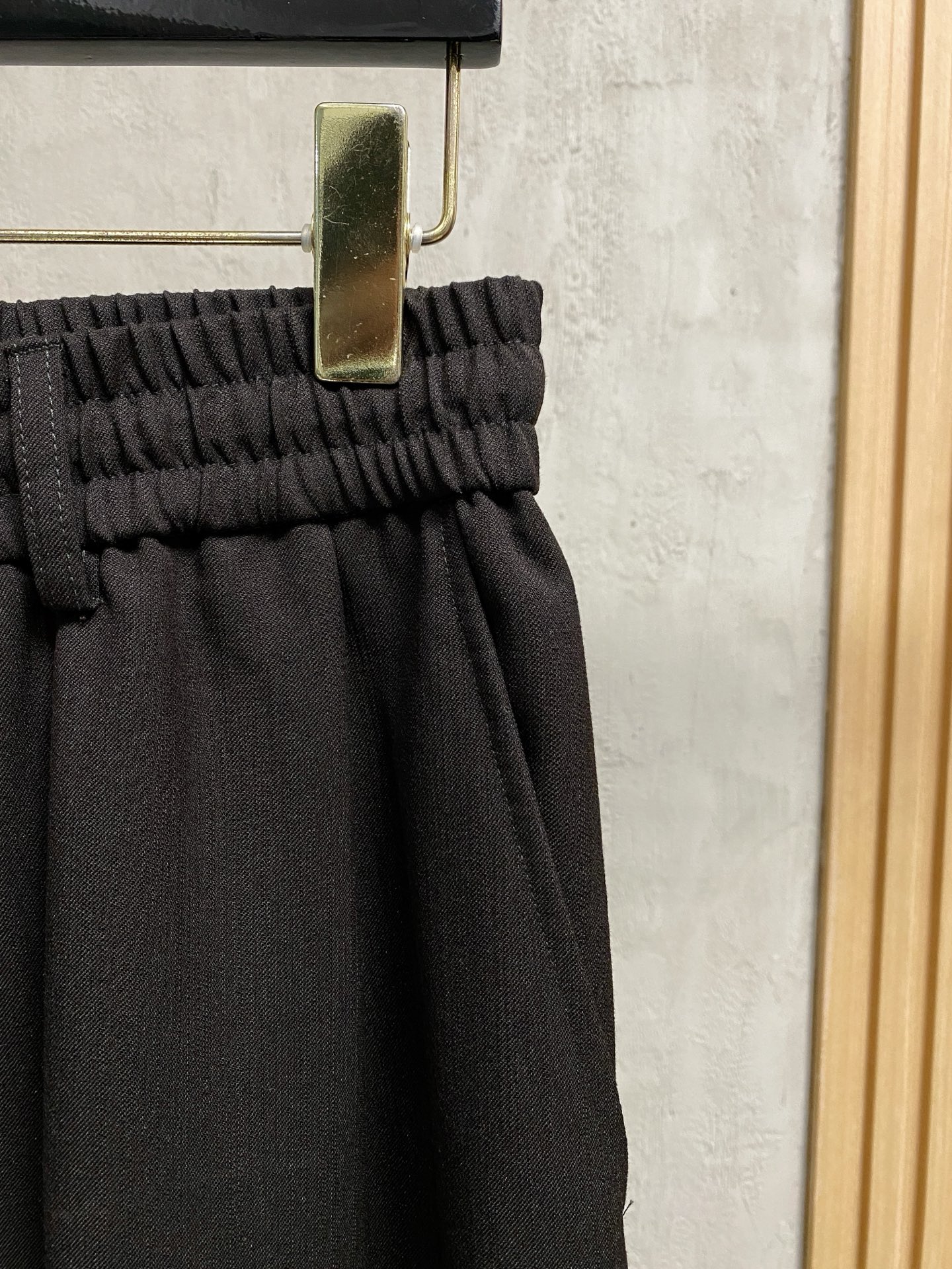 Loro Piana 春夏新款棉麻裤 26ss休闲裤金典再次出现，原单订制高品质时尚休闲裤。超级百搭款。