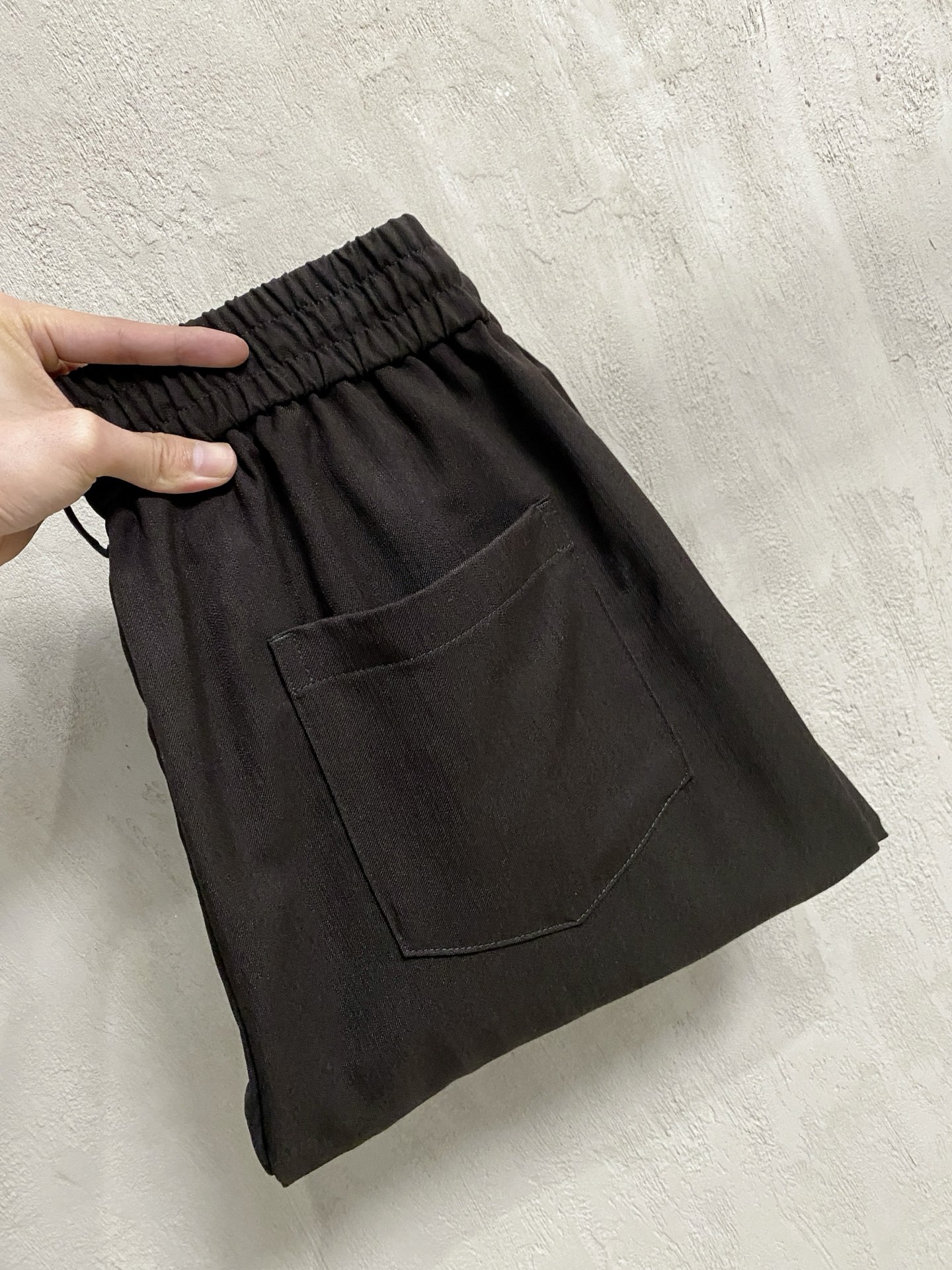 Loro Piana 春夏新款棉麻裤 26ss休闲裤金典再次出现，原单订制高品质时尚休闲裤。超级百搭款。