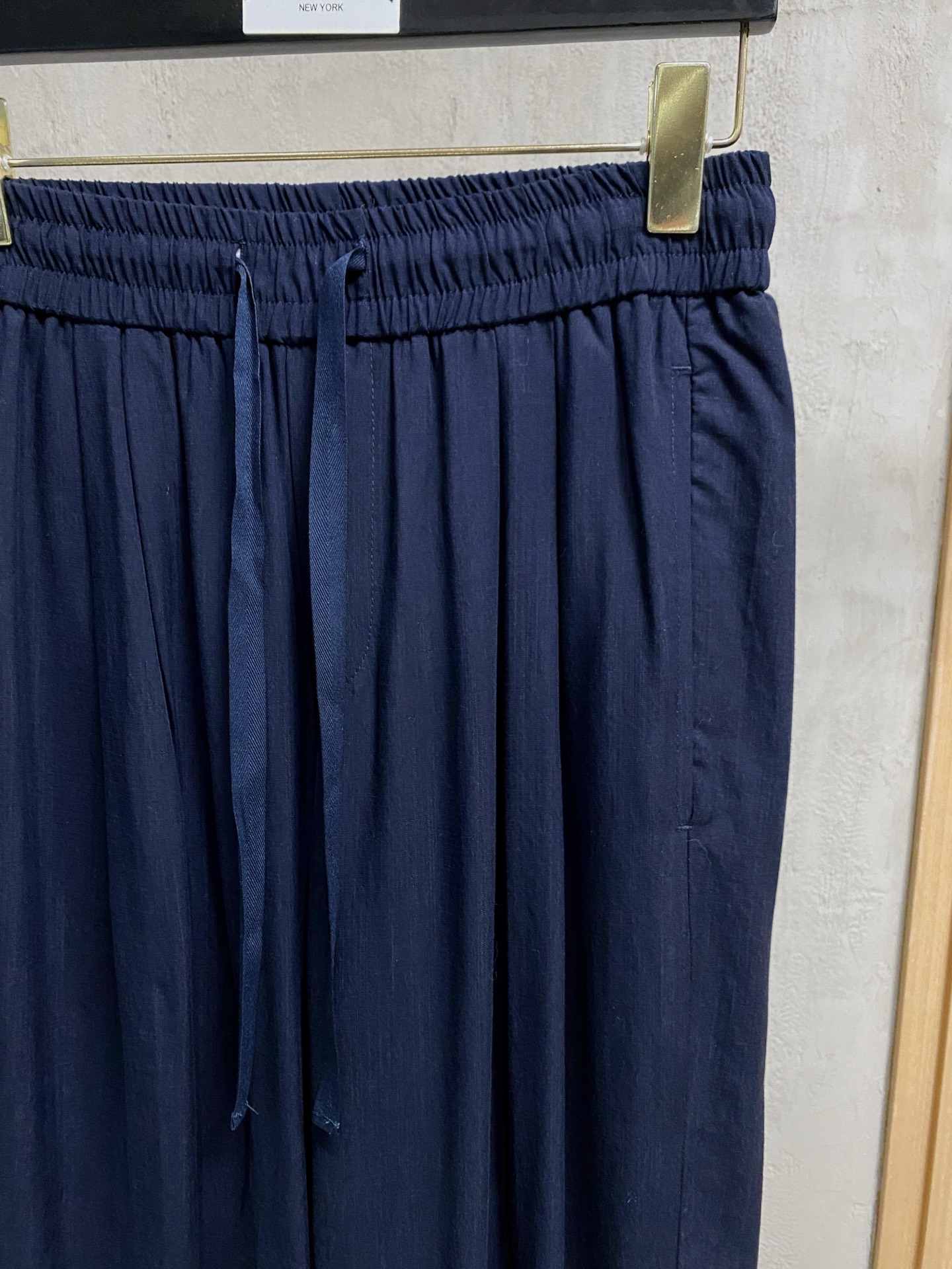 Loro Piana 春夏新款棉麻裤 26ss休闲裤金典再次出现，原单订制高品质时尚休闲裤。超级百搭款。