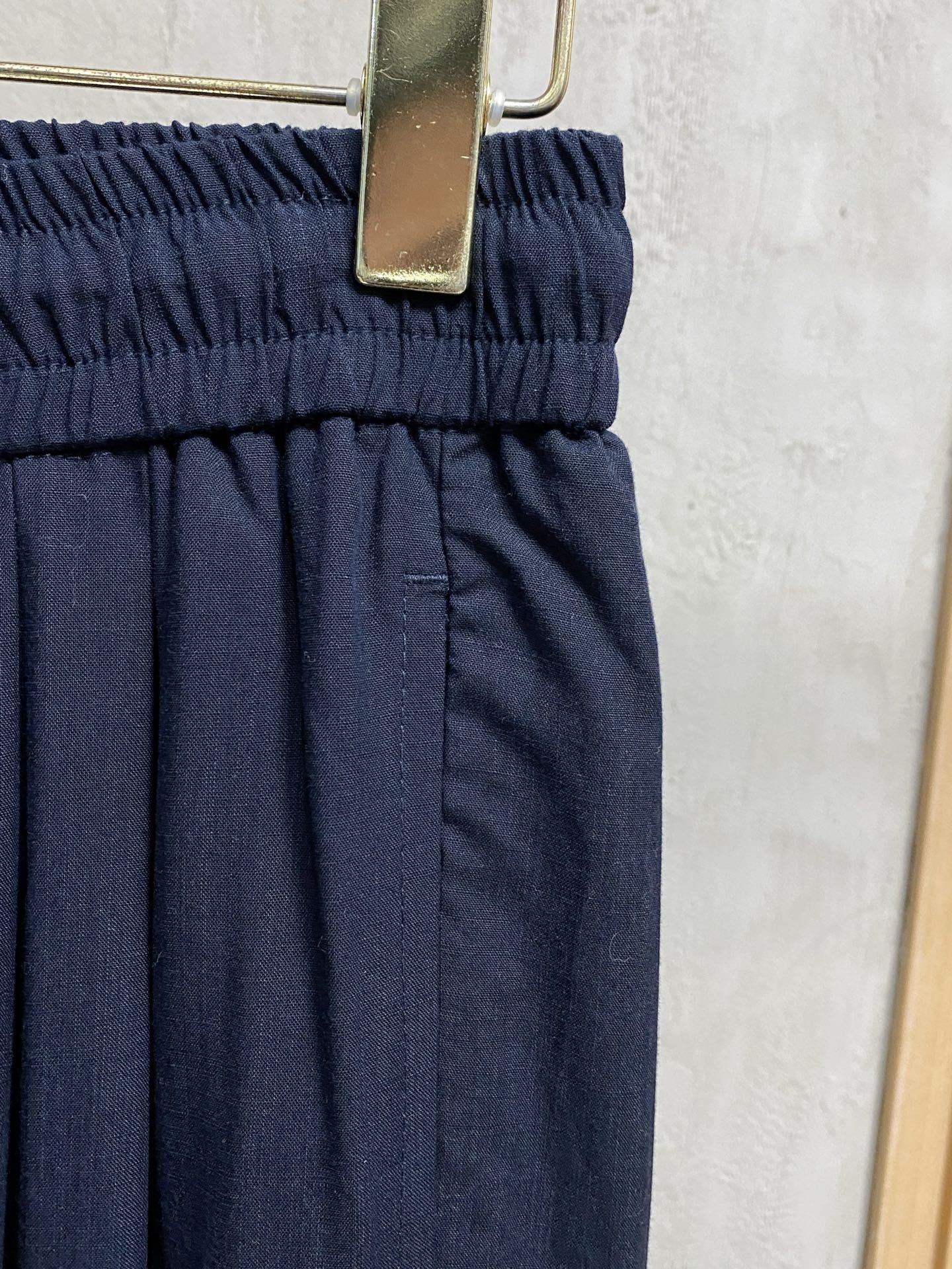 Loro Piana 春夏新款棉麻裤 26ss休闲裤金典再次出现，原单订制高品质时尚休闲裤。超级百搭款。