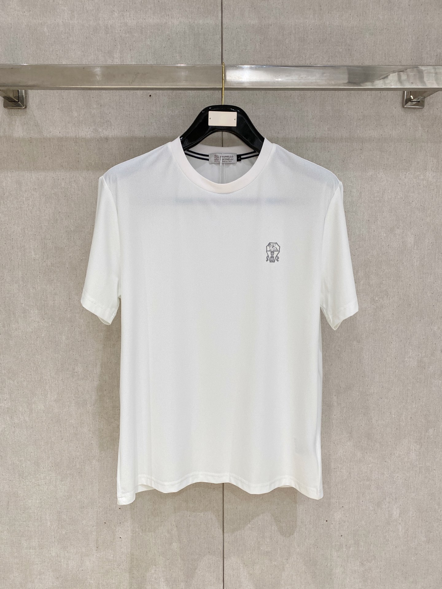 NO:848176,BC 2026 new pure cotton men's casual bottoming short-sleeved T-shirt!  High-end customization, high version, fashionable and versatile, loose fit, original imported pure cotton fabric, threaded cuffs, collar and hem, super soft and delicate to the touch, skin-friendly and comfortable to wear, high-end boutique. Avant-garde style, charming and comfortable, great upper body, essential items for men, complete with three standards, sizes M-4XL, T-shirt, tees, t-shirt,19860909BC 2026 新款纯棉男士休闲打底短袖T恤！高端定制 高版本 时尚百搭爆款宽松版型原版进口纯棉面料 螺纹袖口.领口衣摆 手感超柔软细腻 穿着亲肤舒适 高端精品.前卫风格魅力舒适, 上身非常赞 男士必备单品 三标齐全 尺码M-4XL,,T-shirt,tees，t-shirt,,Men's clothing