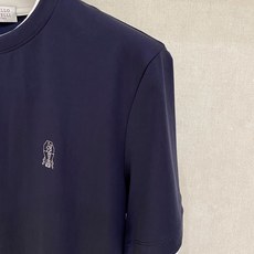 BC 春夏新品假两件短袖T恤衫 极简的衣身造型!顶级针织棉质混纺质地 整体的触感极为舒适,弹力十足亲肤效 BC 春夏新品假两件短袖T恤衫 极简的衣身造型!顶级针织棉质混纺质地 整体的触感极为舒适,弹力十足亲肤效