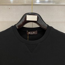 Loro Piana诺悠翩雅26ss春夏新品短袖T恤衫 极简的衣身造型!顶级针织棉质混纺质地 整体的触感 Loro Piana诺悠翩雅26ss春夏新品短袖T恤衫 极简的衣身造型!顶级针织棉质混纺质地 整体的触感