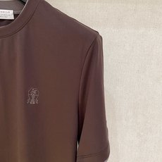 BC 春夏新品假两件短袖T恤衫 极简的衣身造型!顶级针织棉质混纺质地 整体的触感极为舒适,弹力十足亲肤效 BC 春夏新品假两件短袖T恤衫 极简的衣身造型!顶级针织棉质混纺质地 整体的触感极为舒适,弹力十足亲肤效