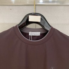 BC 春夏新品假两件短袖T恤衫 极简的衣身造型!顶级针织棉质混纺质地 整体的触感极为舒适,弹力十足亲肤效 BC 春夏新品假两件短袖T恤衫 极简的衣身造型!顶级针织棉质混纺质地 整体的触感极为舒适,弹力十足亲肤效
