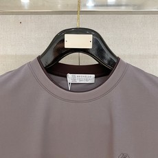 BC 春夏新品假两件短袖T恤衫 极简的衣身造型!顶级针织棉质混纺质地 整体的触感极为舒适,弹力十足亲肤效 BC 春夏新品假两件短袖T恤衫 极简的衣身造型!顶级针织棉质混纺质地 整体的触感极为舒适,弹力十足亲肤效