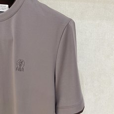 BC 春夏新品假两件短袖T恤衫 极简的衣身造型!顶级针织棉质混纺质地 整体的触感极为舒适,弹力十足亲肤效 BC 春夏新品假两件短袖T恤衫 极简的衣身造型!顶级针织棉质混纺质地 整体的触感极为舒适,弹力十足亲肤效