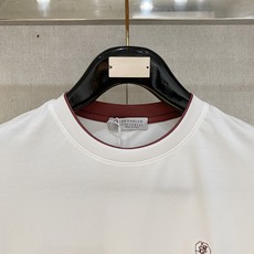 BC 春夏新品假两件短袖T恤衫 极简的衣身造型!顶级针织棉质混纺质地 整体的触感极为舒适,弹力十足亲肤效 BC 春夏新品假两件短袖T恤衫 极简的衣身造型!顶级针织棉质混纺质地 整体的触感极为舒适,弹力十足亲肤效