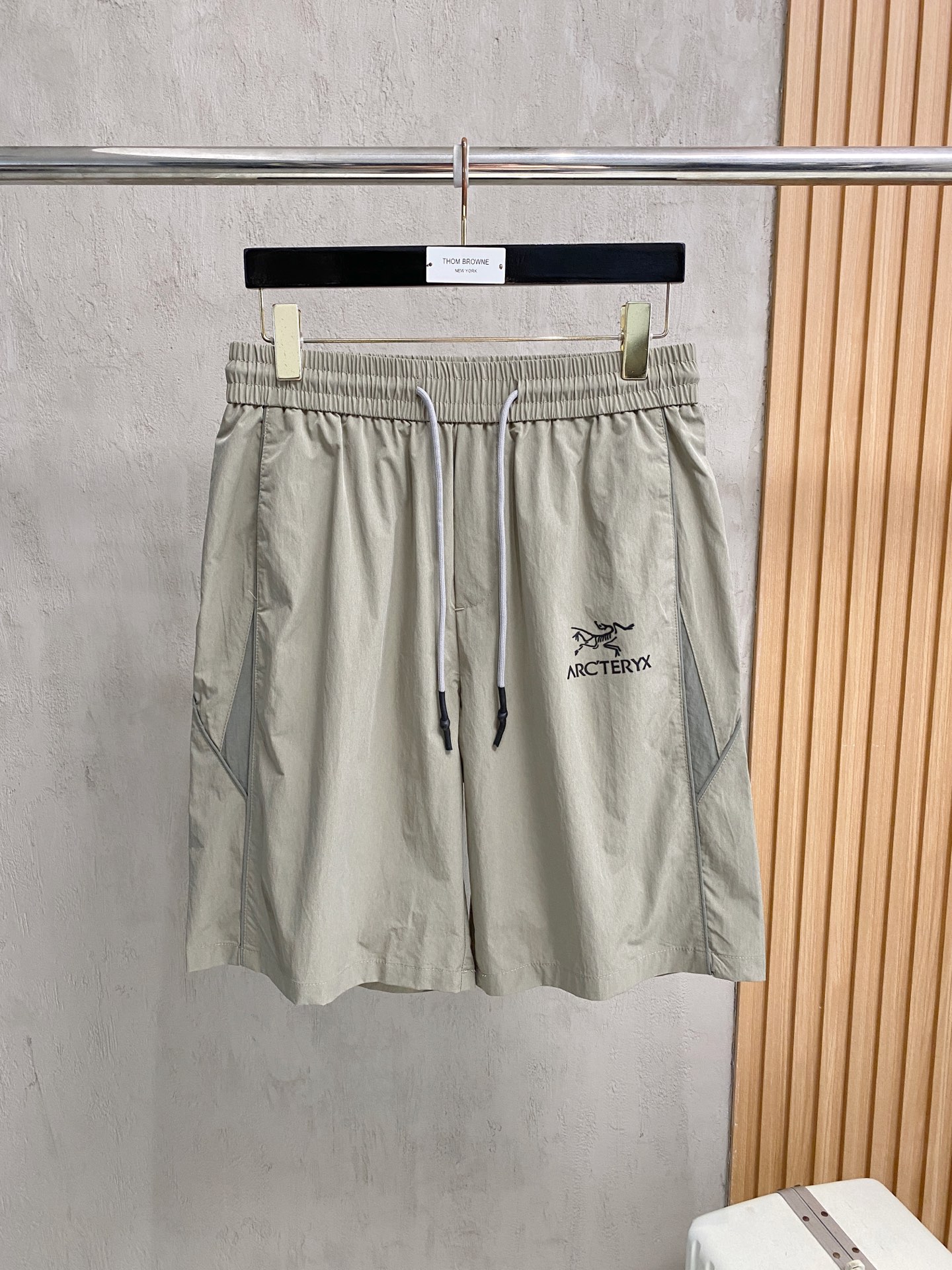 NO:848191,Arc'teryx 2025 new summer men's casual shorts, advanced custom-made fabrics, extremely breathable, elastic and comfortable, with impeccable details, top-grade accessories, original logo design concept, delicate and soft feel!  The upper body fit is awesome!  Size M-3Xl,arc'teryx,shorts,19860909始祖鸟 2025夏季新款男士休闲短裤,高级定制面料 透气弹力舒适度极高,细节无可挑剔,顶级辅料配备,原版logo设计理念,手感细腻柔软！上身版型超赞！尺码M-3Xl,arc'teryx,shorts,,Men's clothing