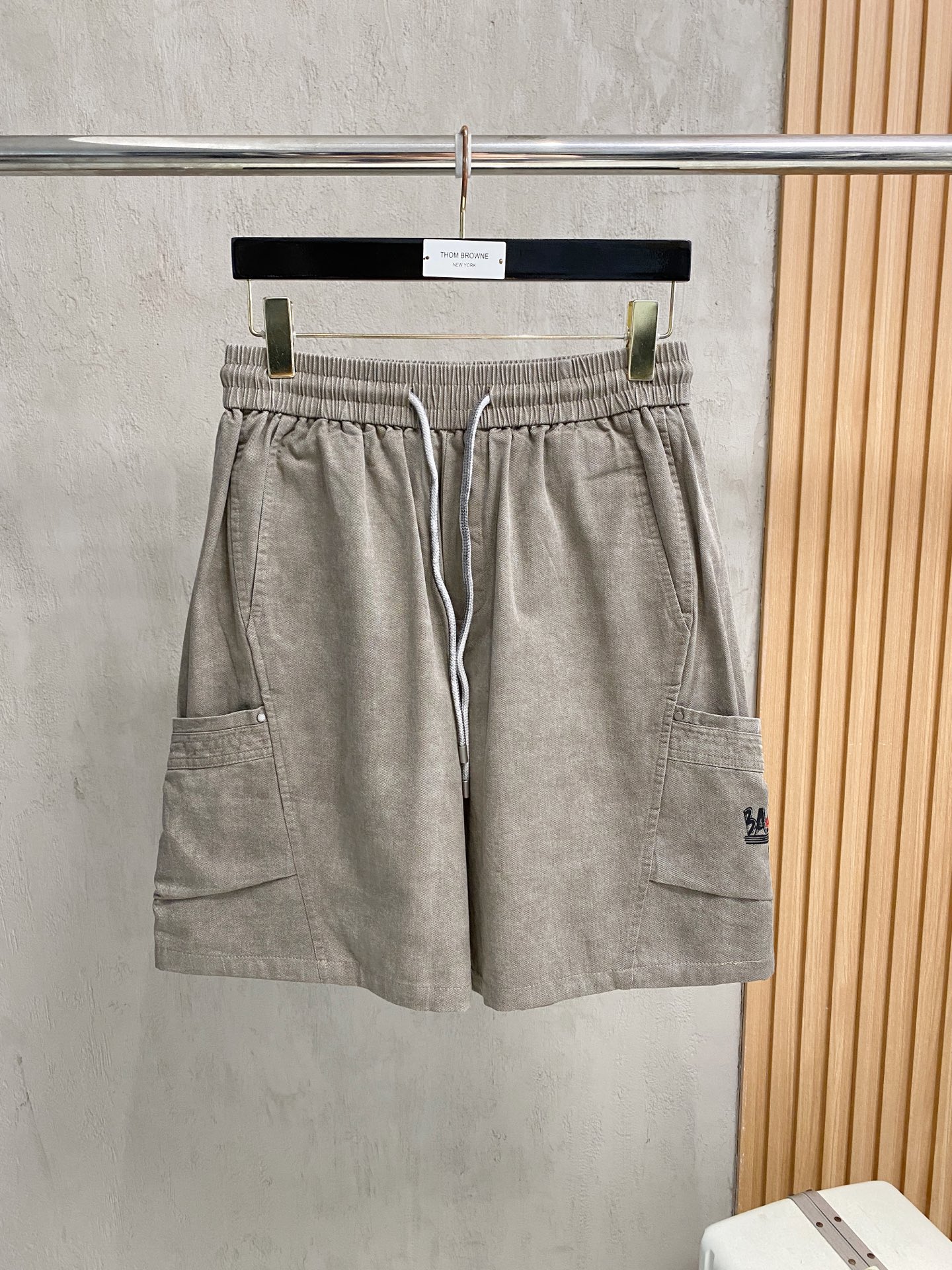 NO:848166,Balenciaga 2025 new summer men's casual shorts, advanced custom-made fabrics, breathable, elastic and highly comfortable, with impeccable details, top-grade accessories, original logo design concept, delicate and soft feel!  The upper body fit is awesome!  Size M-3Xl,,balenciaga,shorts,19860909巴黎世家 2025夏季新款男士休闲短裤,高级定制面料 透气弹力舒适度极高,细节无可挑剔,顶级辅料配备,原版logo设计理念,手感细腻柔软！上身版型超赞！尺码M-3Xl,,balenciaga,shorts,,Men's clothing