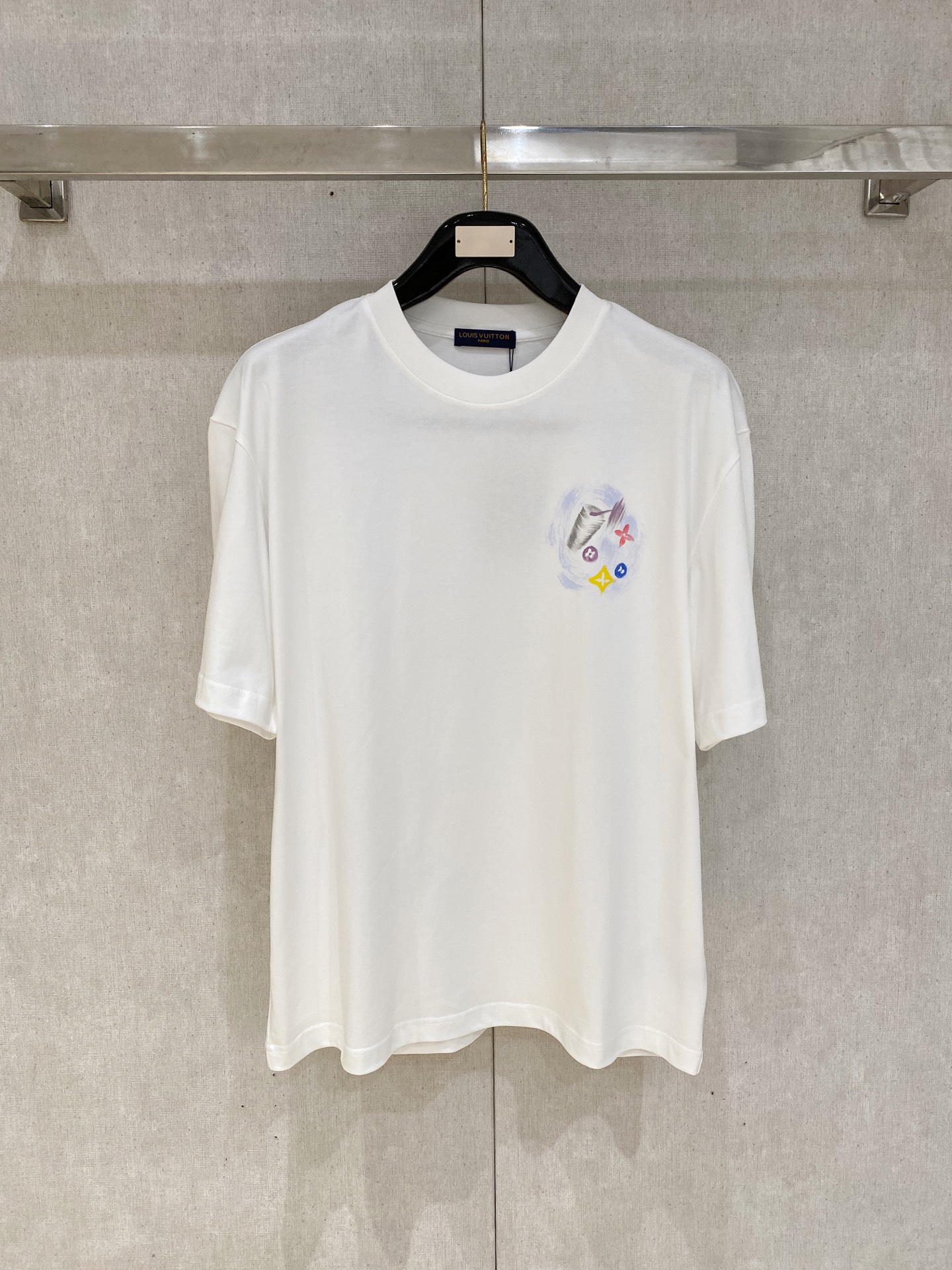 NO:848217,LV 2026 new double yarn pure cotton men's casual bottoming short-sleeved T-shirt!  High-end customization, high version, fashionable and versatile, loose version, original imported 300g double-strand pure cotton fabric, threaded cuffs, collar and hem, super soft and delicate feel, skin-friendly and comfortable to wear, high-end boutique. Avant-garde style, charming and comfortable, great for the upper body, men's must-have items, complete with three standards, size M-2Xl, maximum wear 200 pounds, louis vuitton, T-shirt, tees, t-shirt,19860909LV 2026 新款双纱纯棉男士休闲打底短袖T恤！高端定制 高版本 时尚百搭爆款宽松版型原版进口300克双股纯棉面料 螺纹袖口.领口衣摆 手感超柔软细腻 穿着亲肤舒适 高端精品.前卫风格魅力舒适, 上身非常赞 男士必备单品 三标齐全 尺码M-2Xl 最大穿200斤,,louis vuitton,T-shirt,tees，t-shirt,,Men's clothing