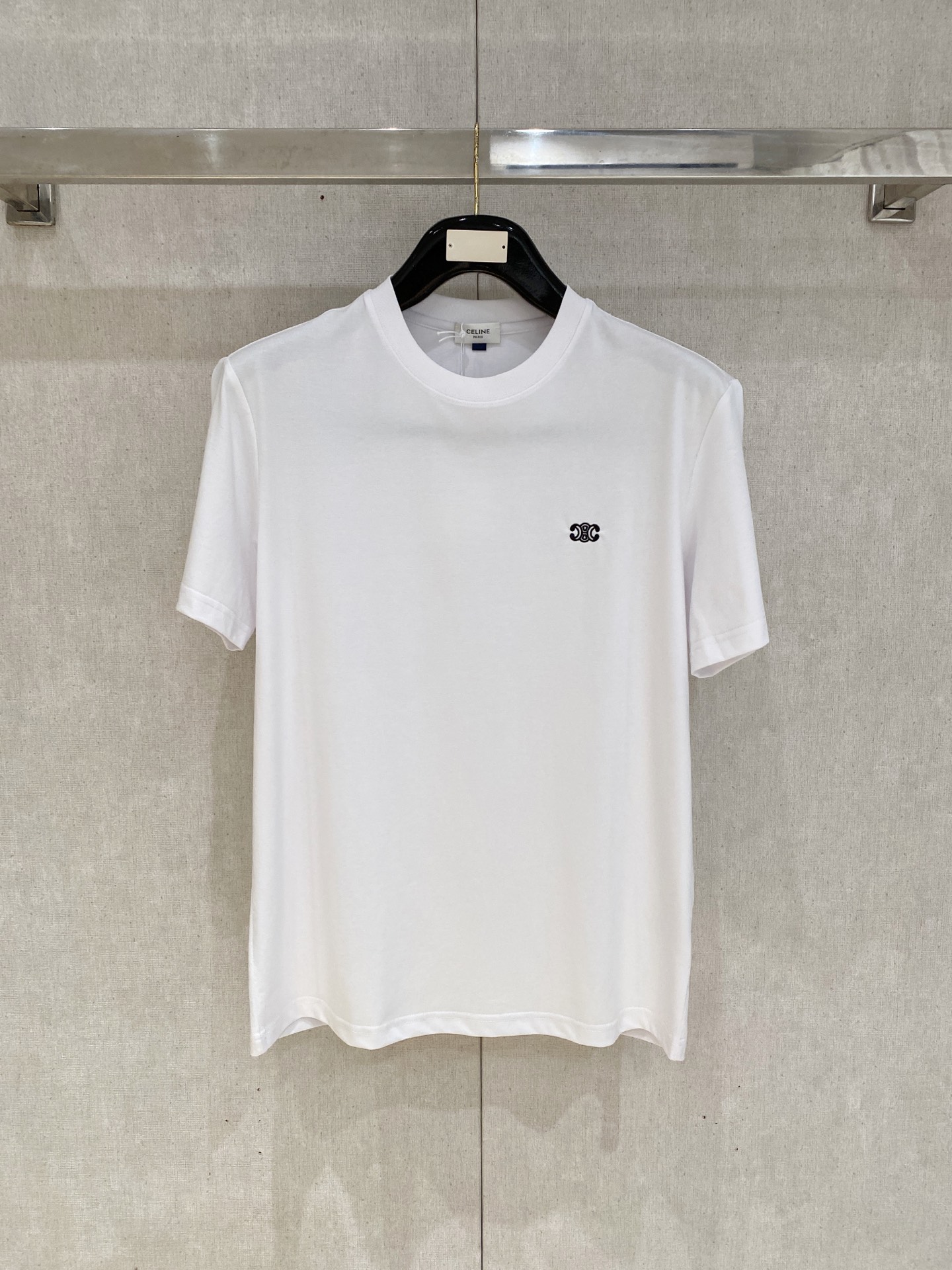 NO:832517,Polo selects lyocell skin-friendly fabrics to return to the essence of clothing. The delicate and smooth fabrics bring a comfortable wearing experience. The brand logo on the chest is low-key and unobtrusive, and the classic color scheme can easily control business commuting and daily leisure, showing a calm style. Size M-4XL,,19860909Polo 甄选莱赛尔亲肤面料,回归衣物本质,细腻顺滑面料带来自在穿着体验.胸前品牌徽标低调不张扬,经典配色轻松驾驭商务通勤与日常休闲,尽显沉稳格调. 码数M-4XL,,,Men's clothing